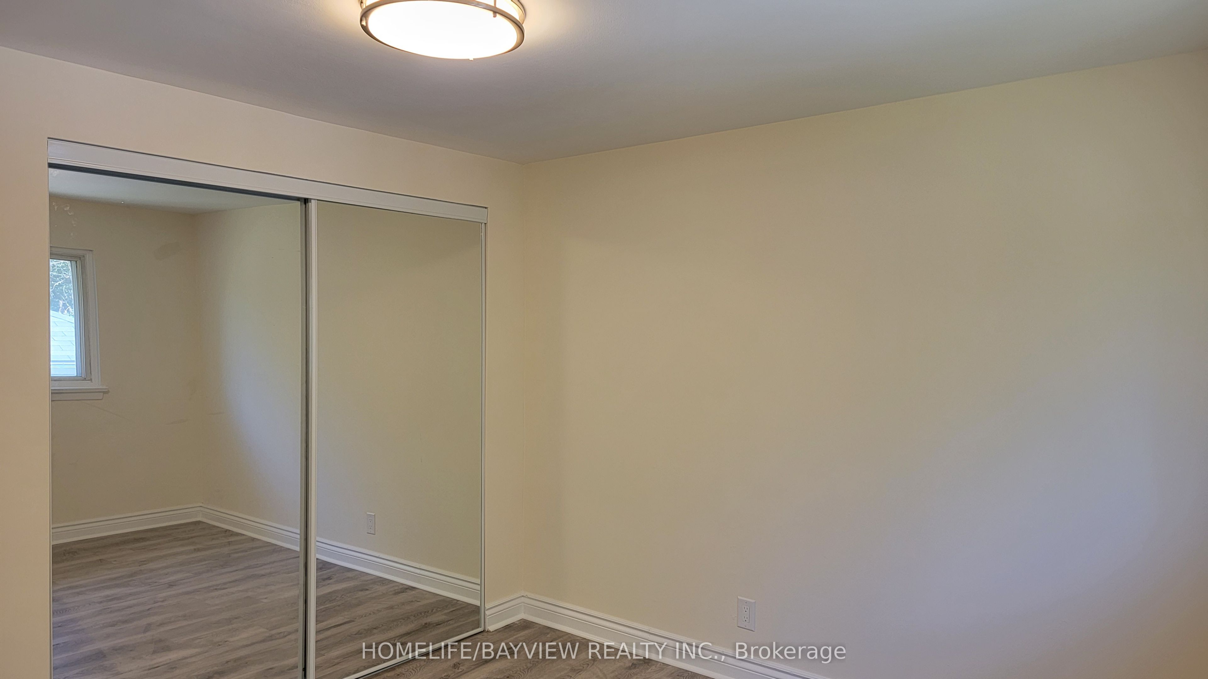 325 Paliser Crescent S Property Photo 15