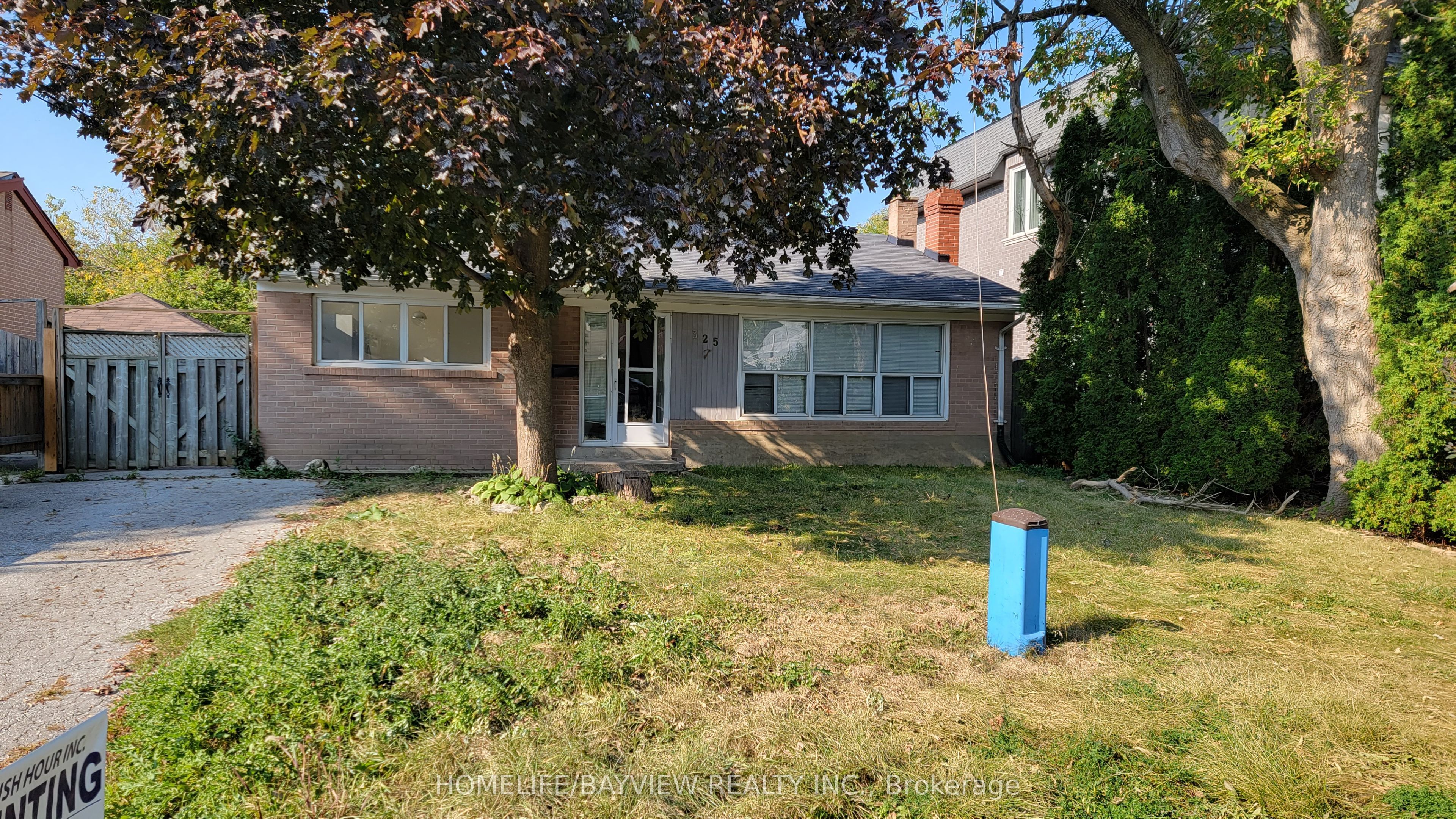 325 Paliser Crescent S Property Photo 22