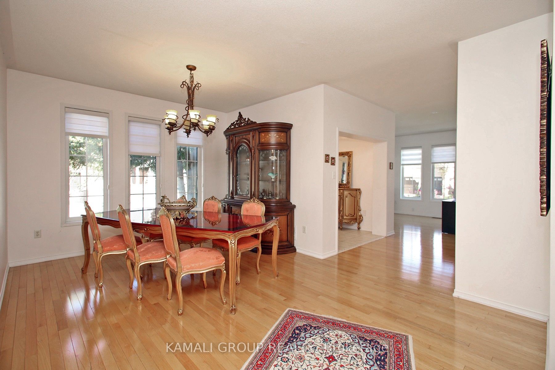 6 Glenis Gate Property Photo 3