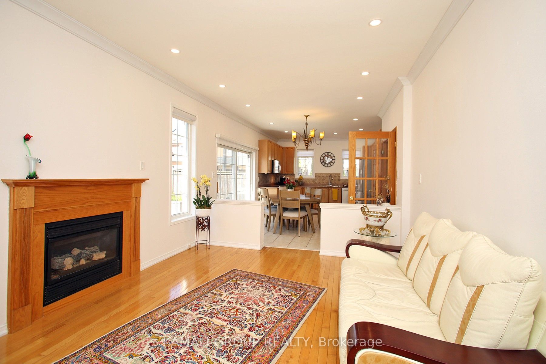 6 Glenis Gate Property Photo 9