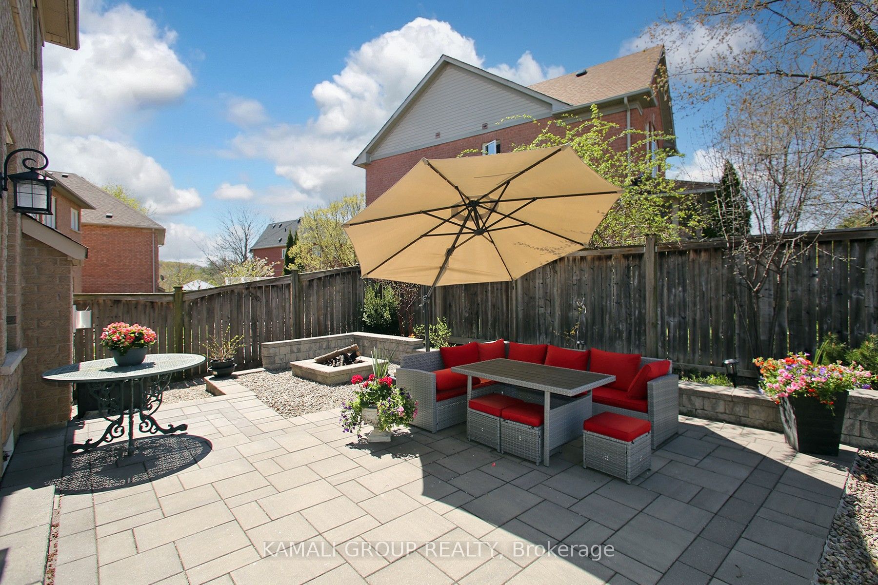 6 Glenis Gate Property Photo 13