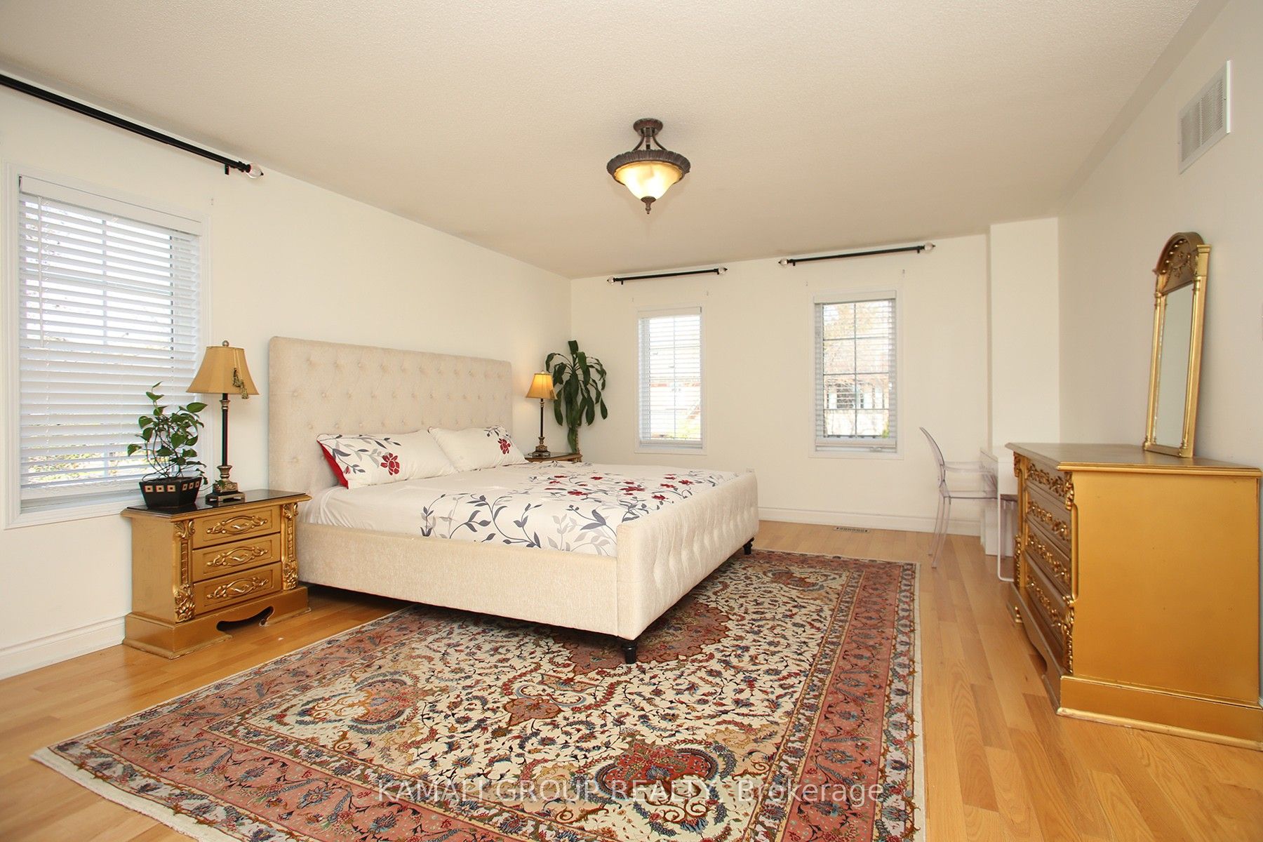 6 Glenis Gate Property Photo 18