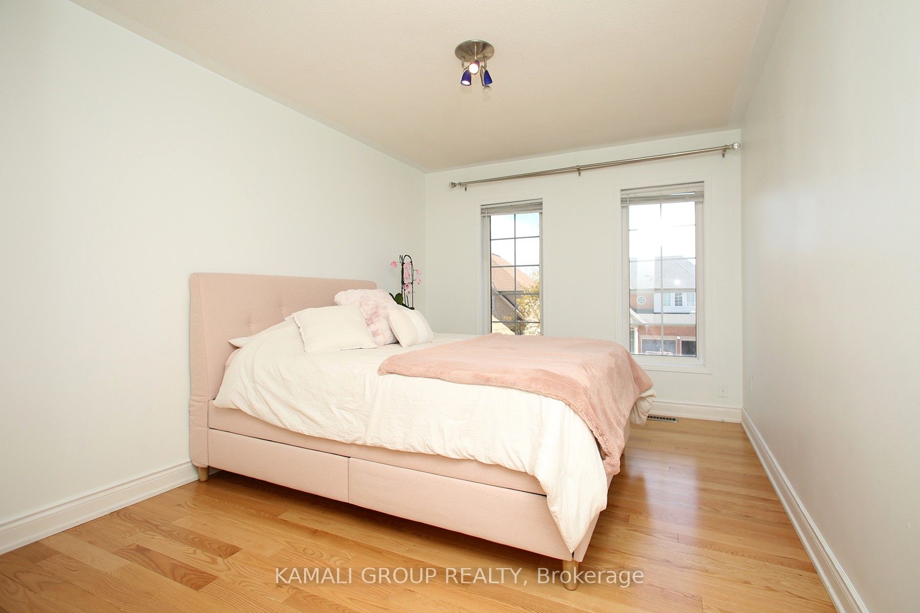 6 Glenis Gate Property Photo 21