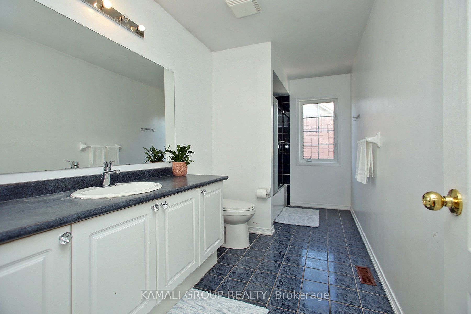 6 Glenis Gate Property Photo 22