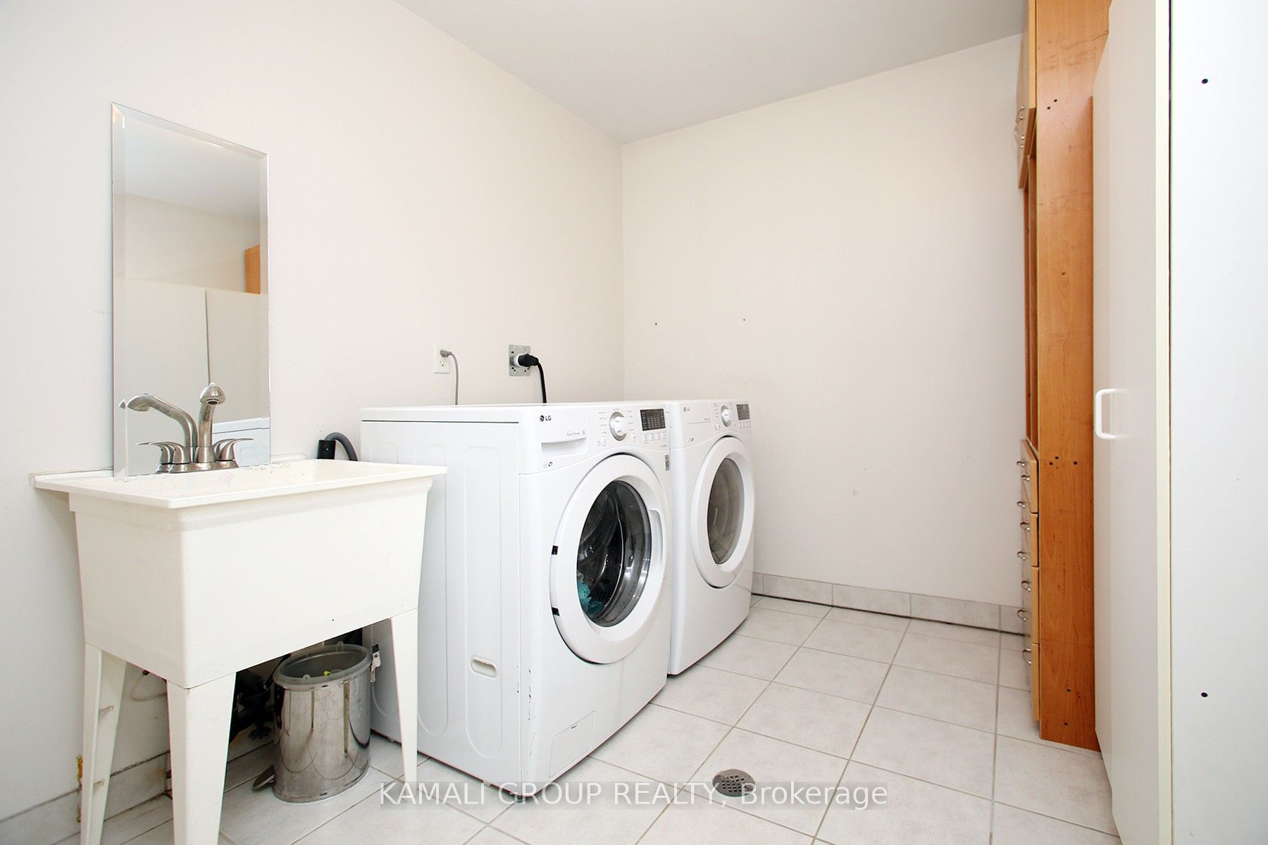 6 Glenis Gate Property Photo 25