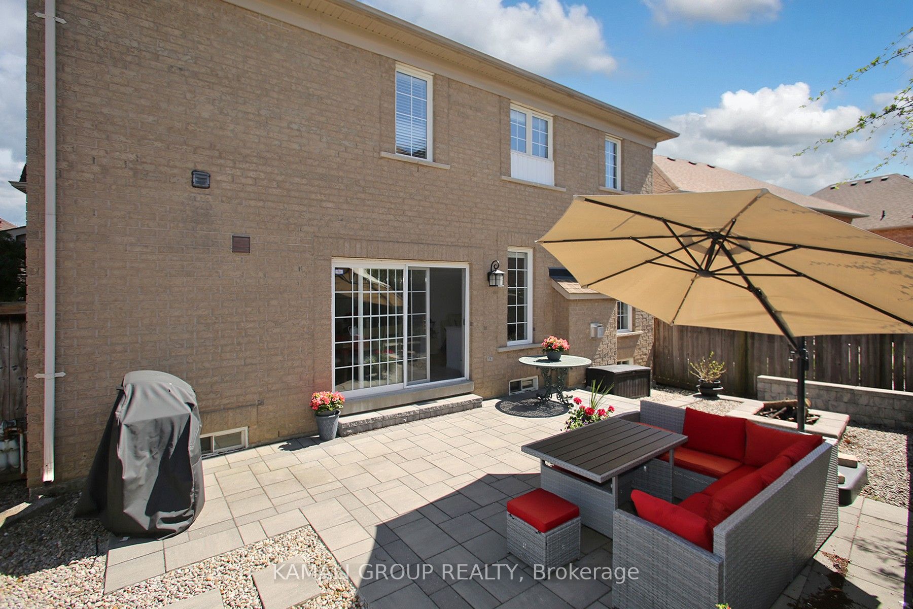 6 Glenis Gate Property Photo 27