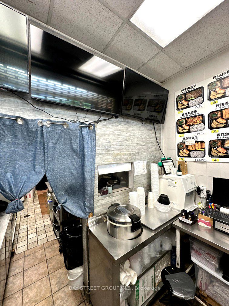 #f259 - 3255 Highway 7 Property Photo 8