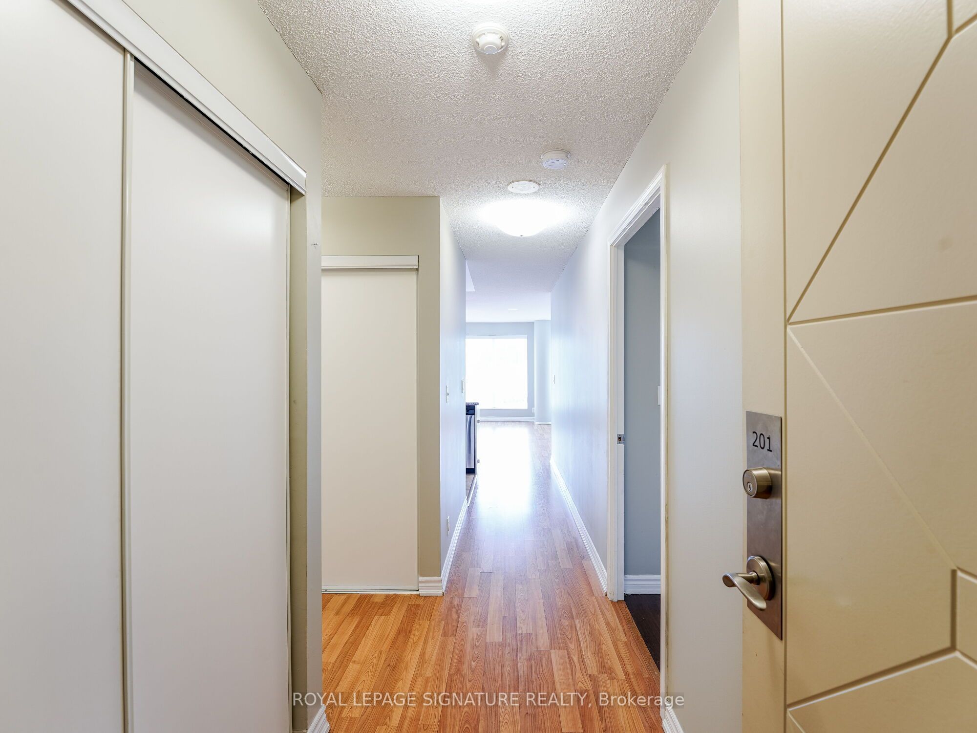 #201 - 18 Harding Boulevard Property Photo 7