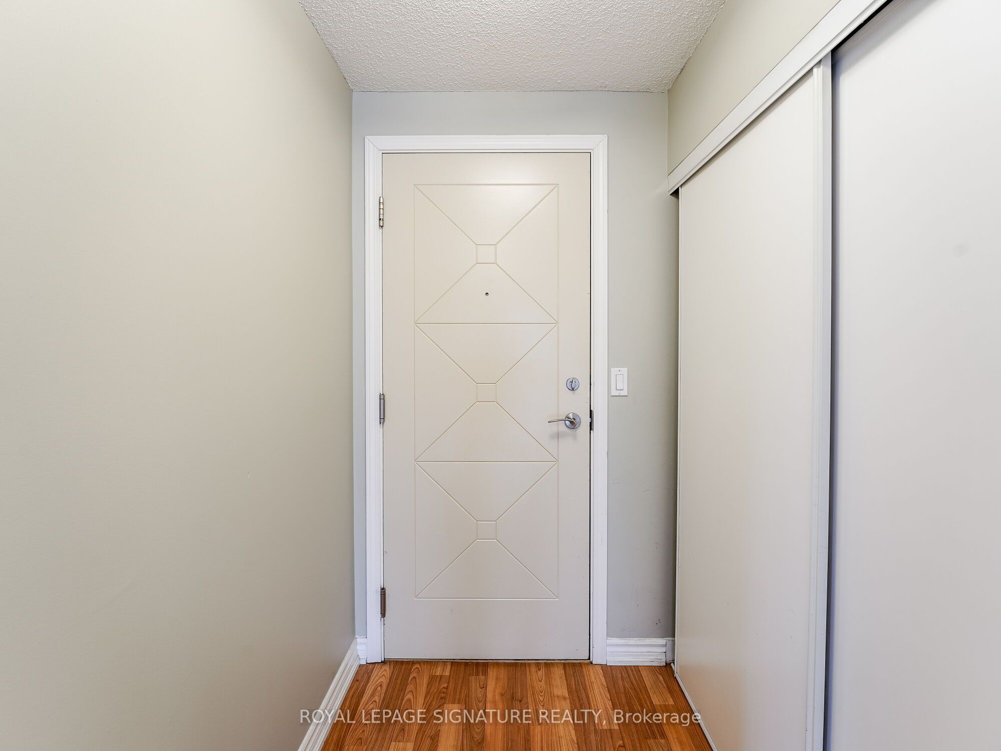 #201 - 18 Harding Boulevard Property Photo 8
