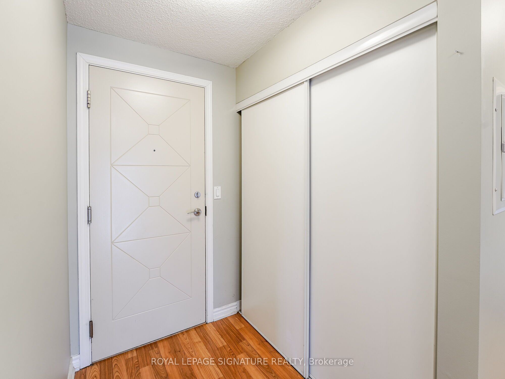 #201 - 18 Harding Boulevard Property Photo 9