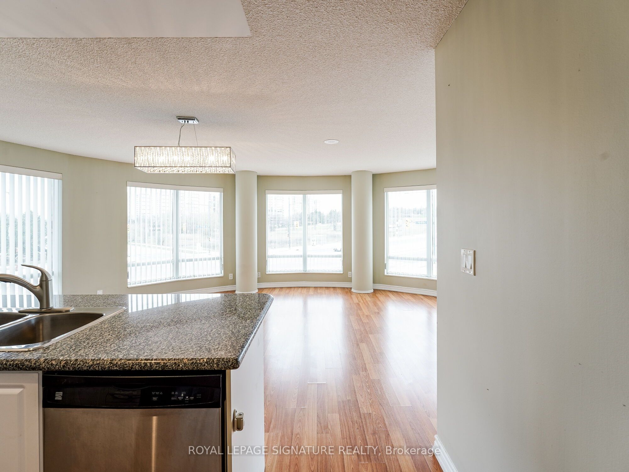 #201 - 18 Harding Boulevard Property Photo 12
