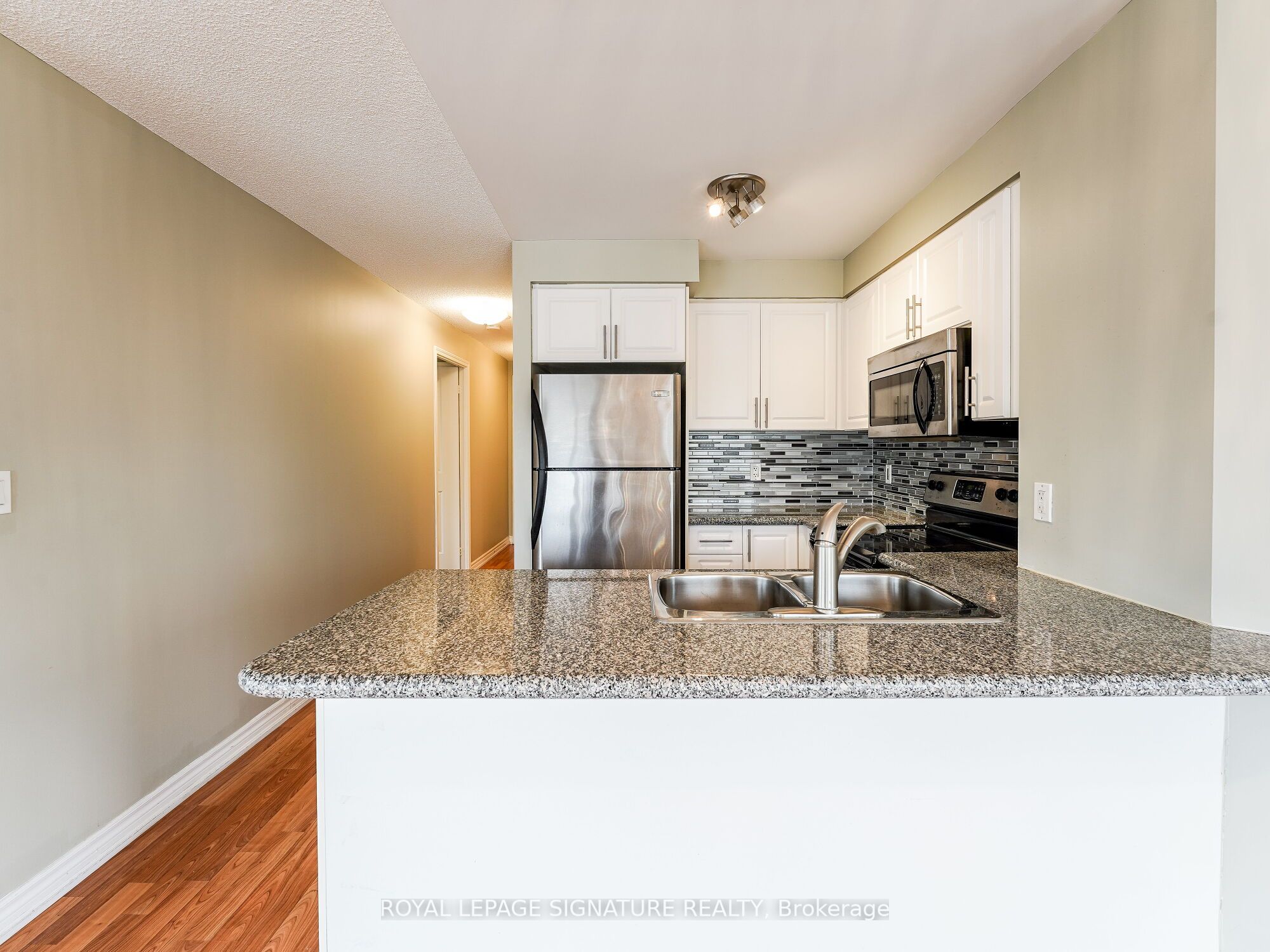 #201 - 18 Harding Boulevard Property Photo 16