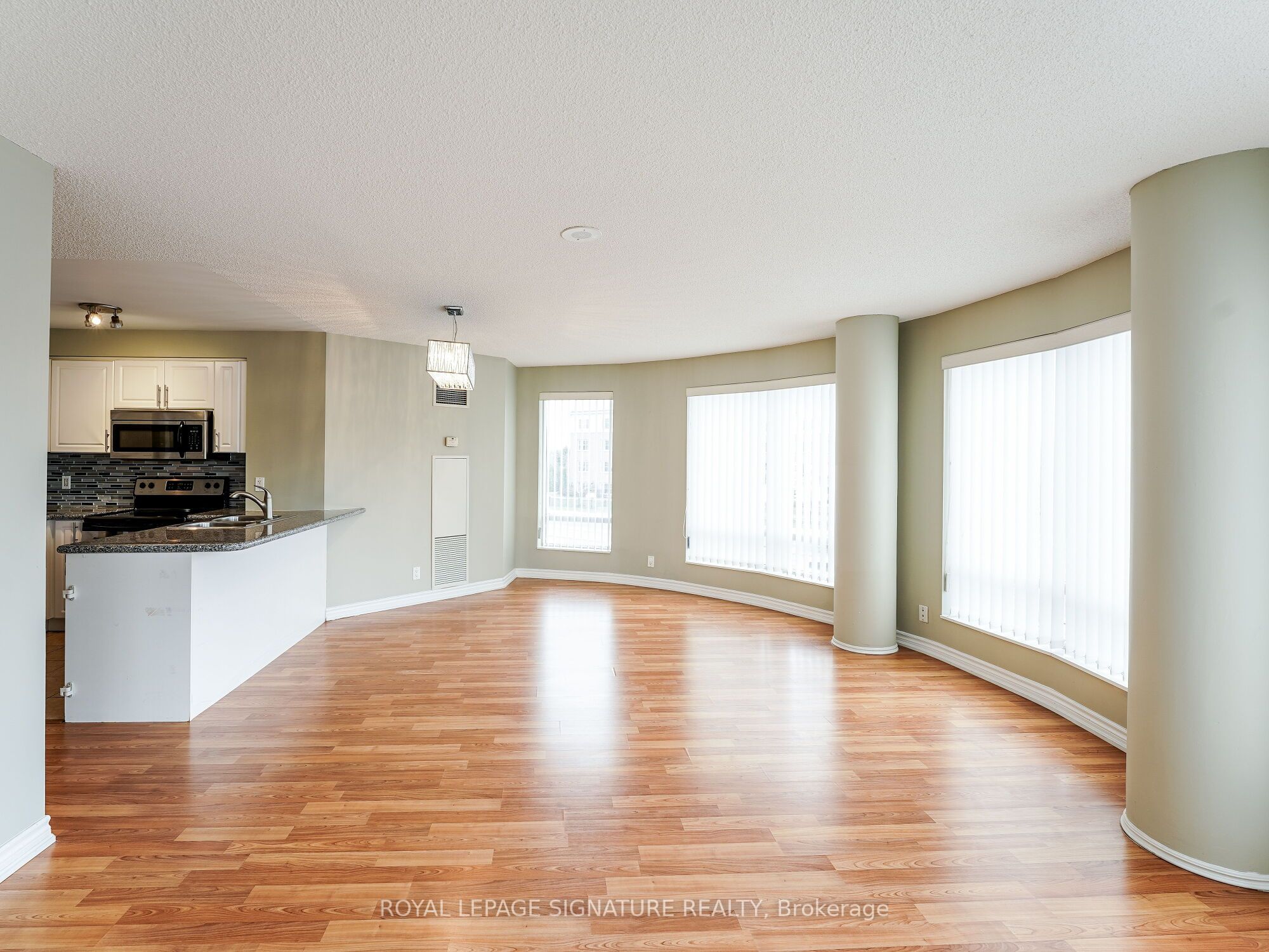 #201 - 18 Harding Boulevard Property Photo 20
