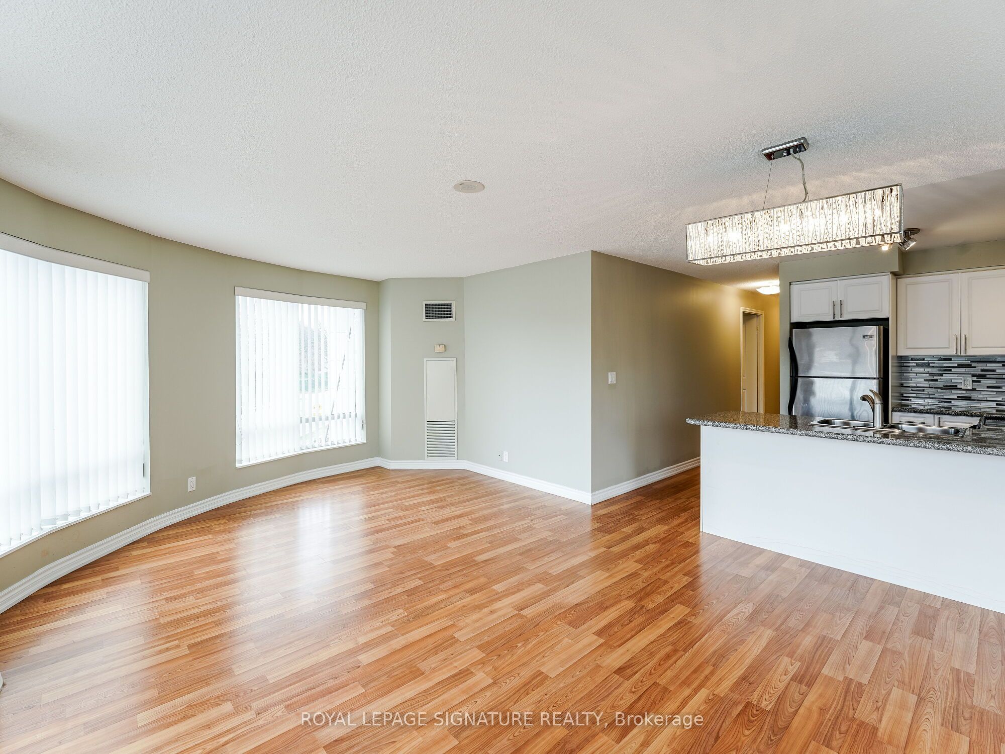 #201 - 18 Harding Boulevard Property Photo 23