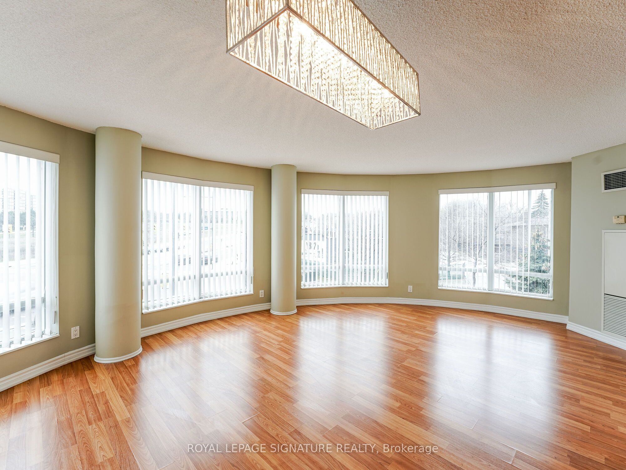 #201 - 18 Harding Boulevard Property Photo 25