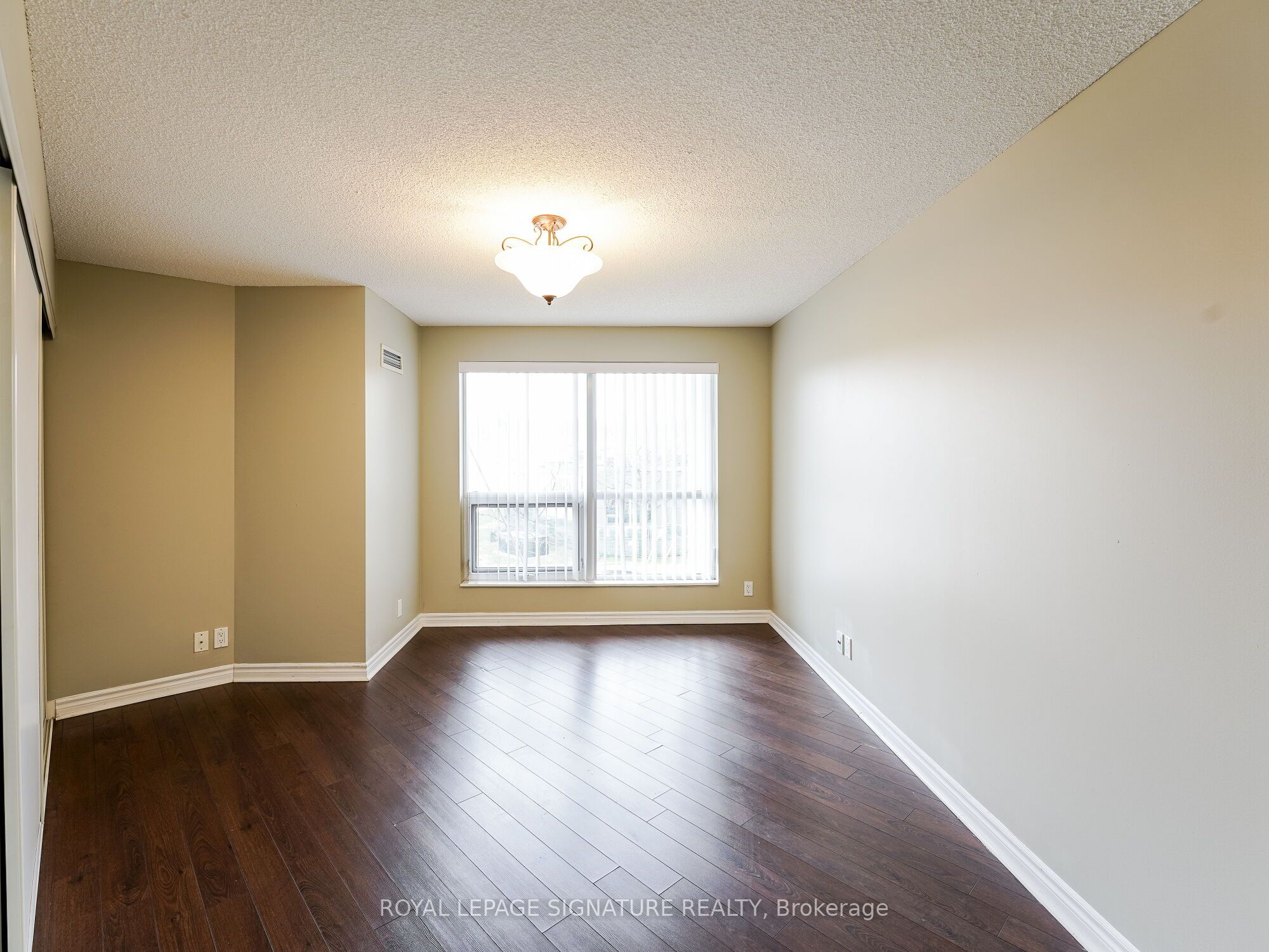 #201 - 18 Harding Boulevard Property Photo 28