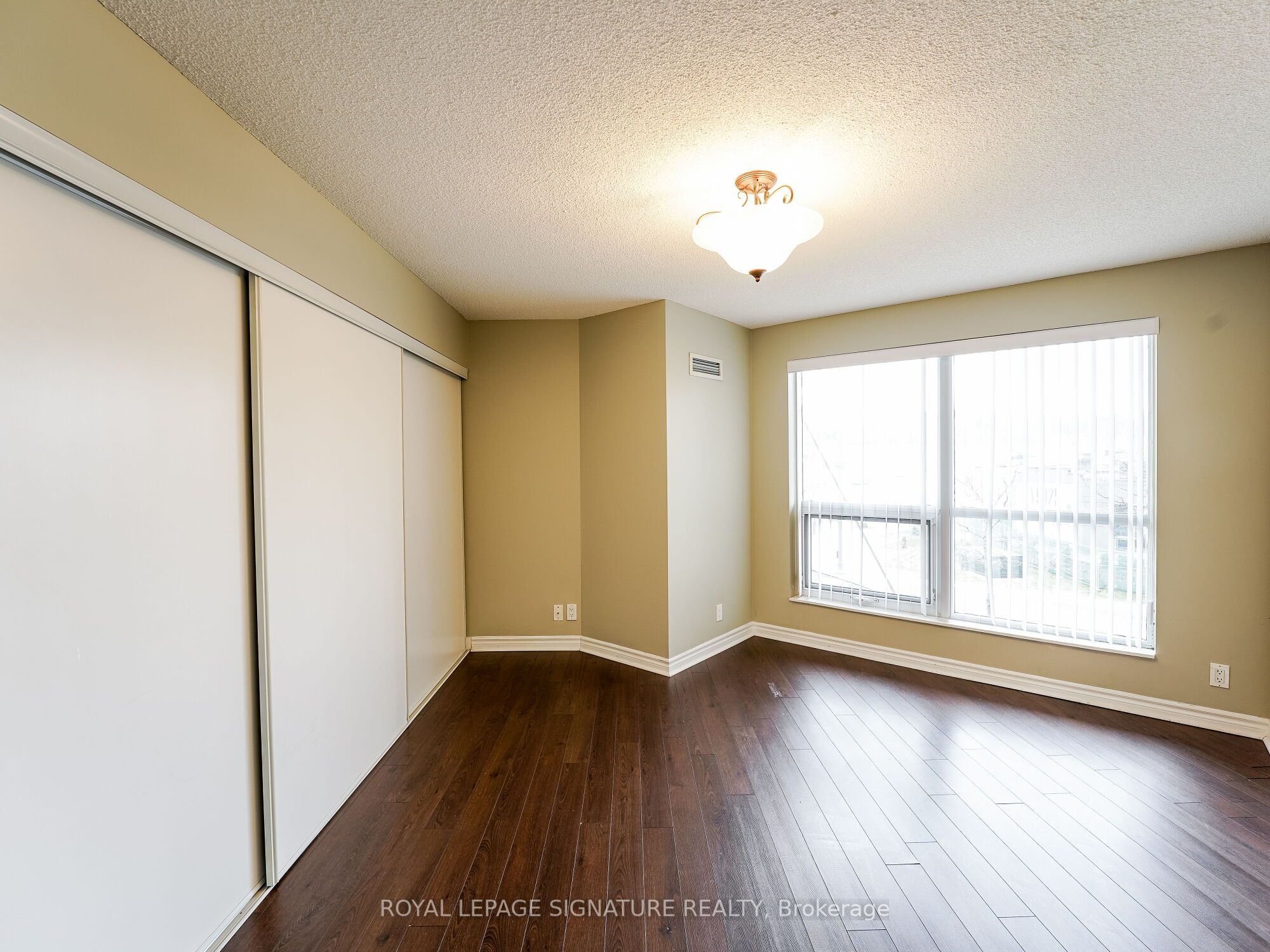 #201 - 18 Harding Boulevard Property Photo 29