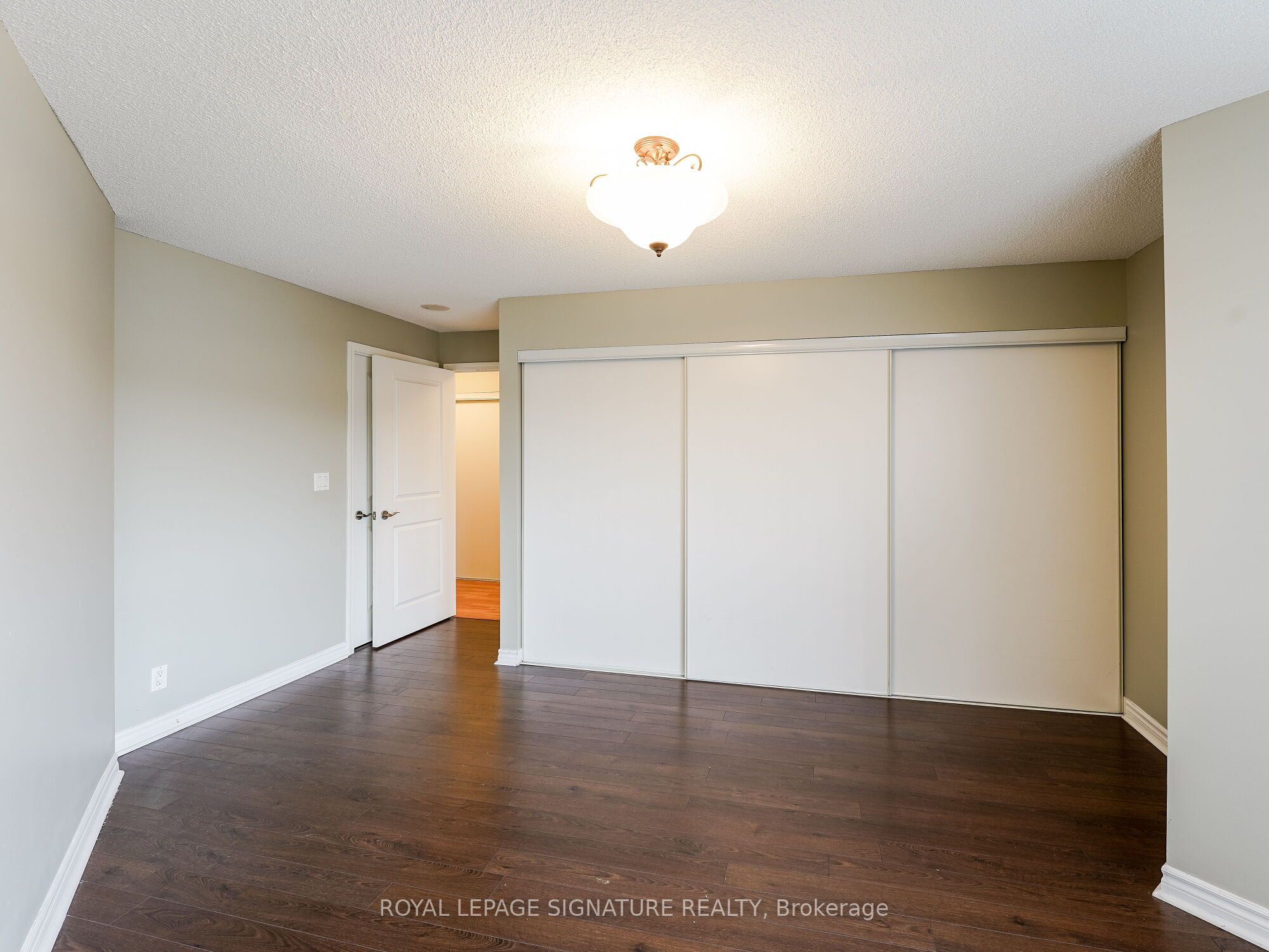 #201 - 18 Harding Boulevard Property Photo 30