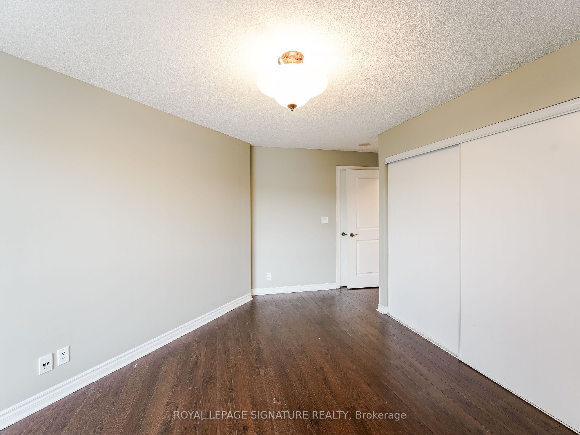 #201 - 18 Harding Boulevard Property Photo 32