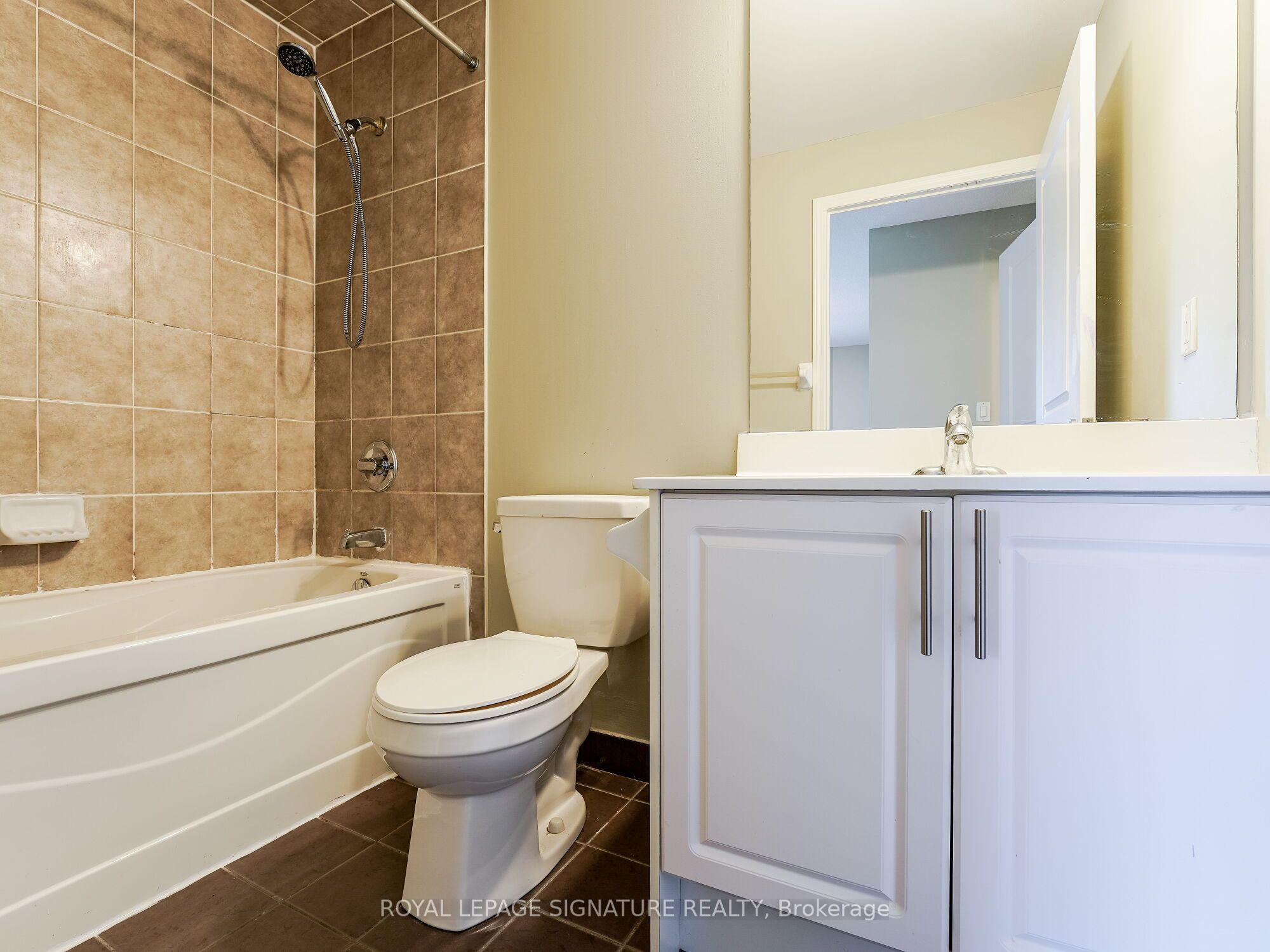 #201 - 18 Harding Boulevard Property Photo 33