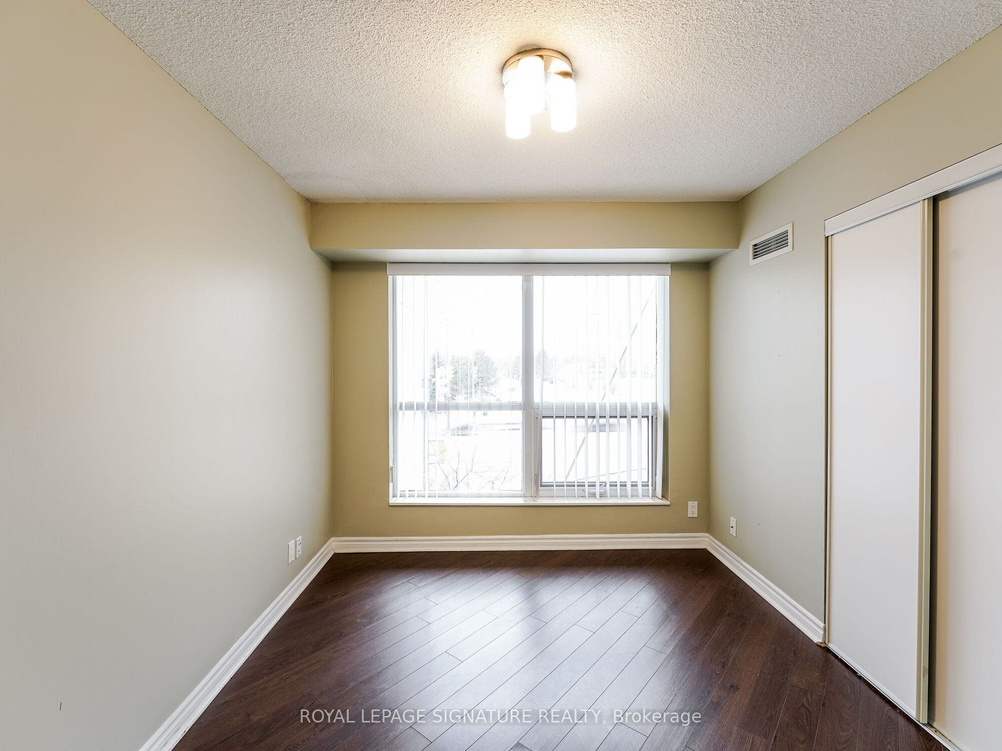 #201 - 18 Harding Boulevard Property Photo 35