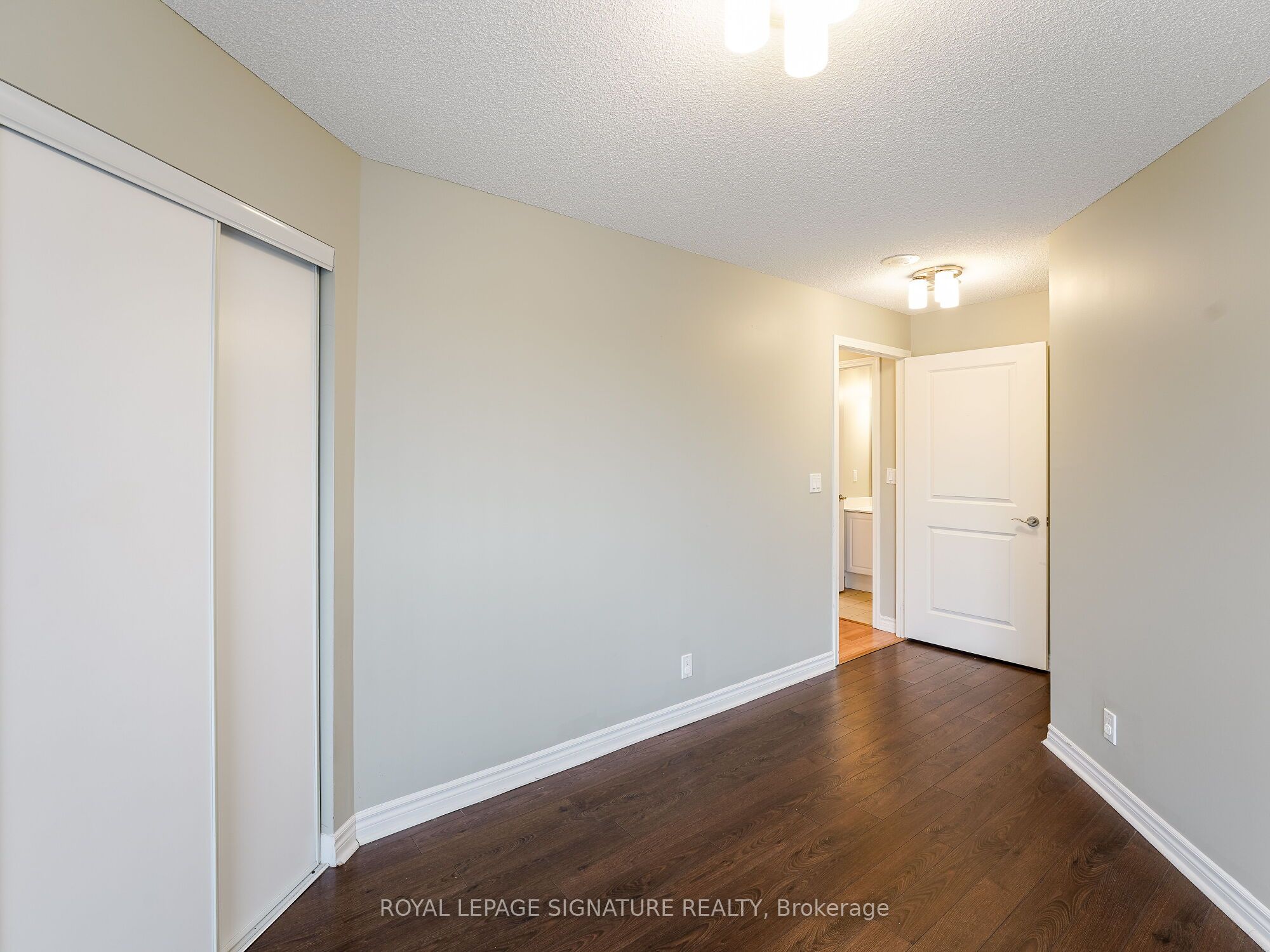 #201 - 18 Harding Boulevard Property Photo 36