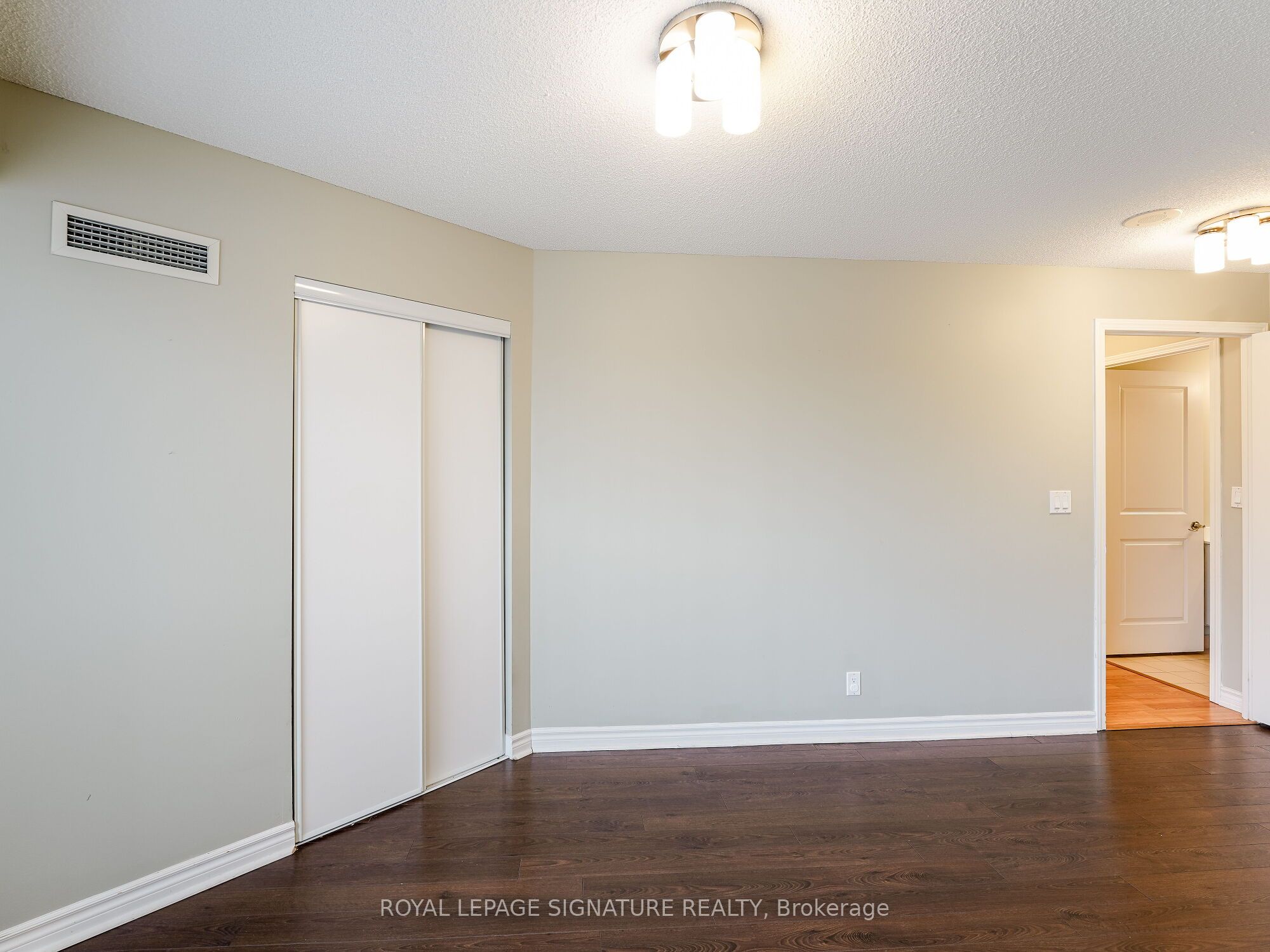 #201 - 18 Harding Boulevard Property Photo 37