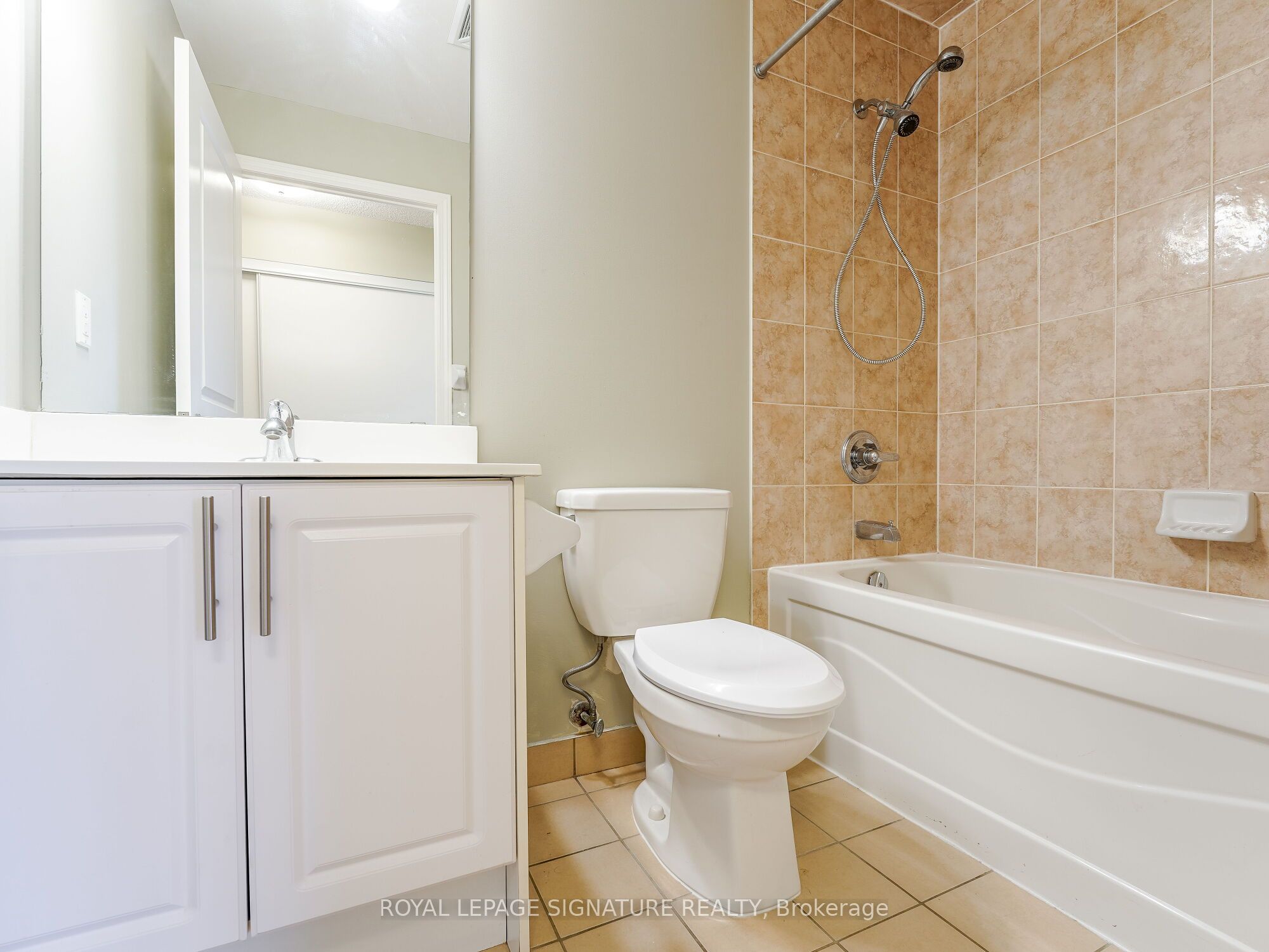 #201 - 18 Harding Boulevard Property Photo 38