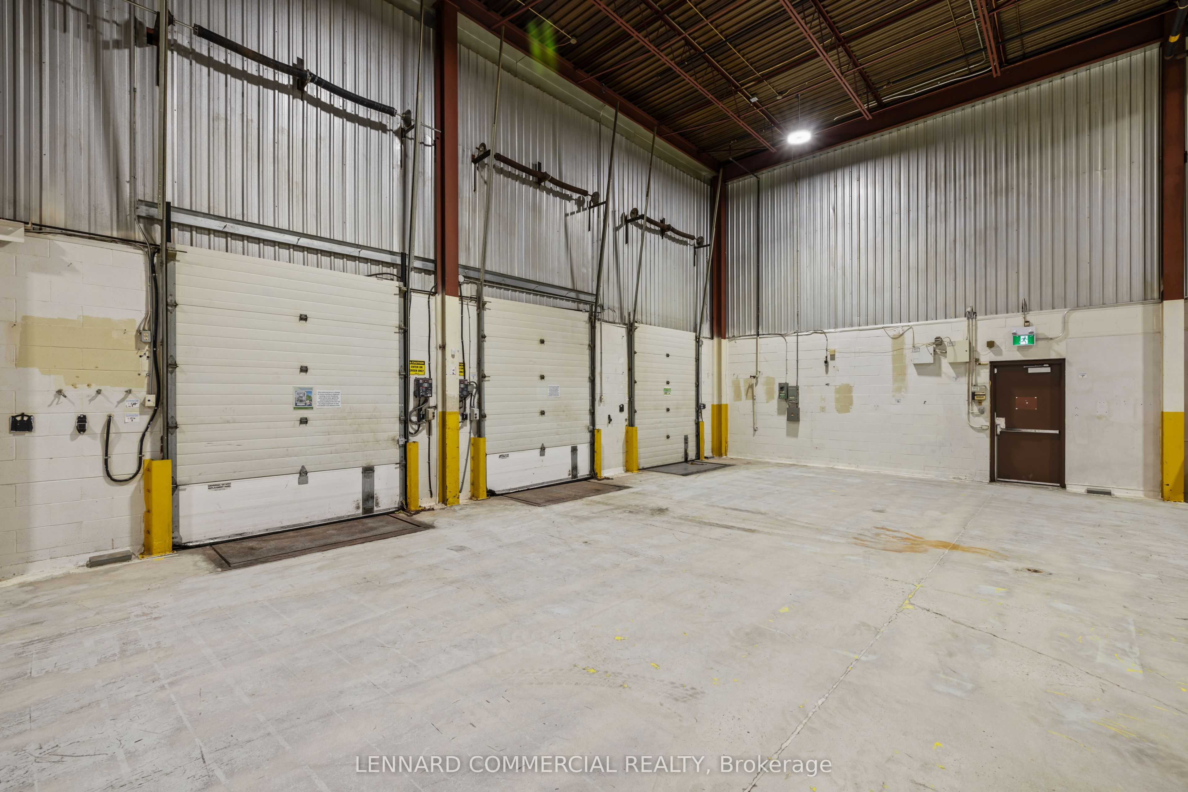 8851 Keele Street Property Photo 6