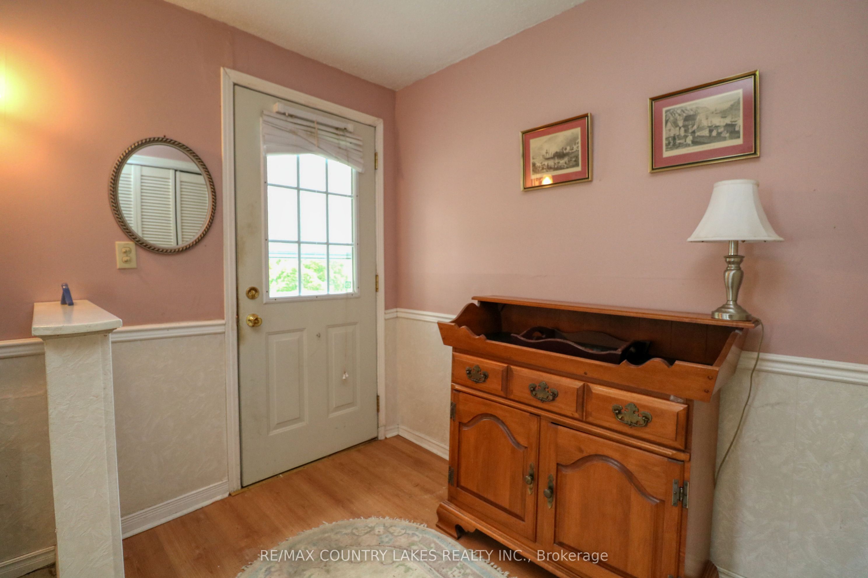 87 Grew Blvd Property Photo 2