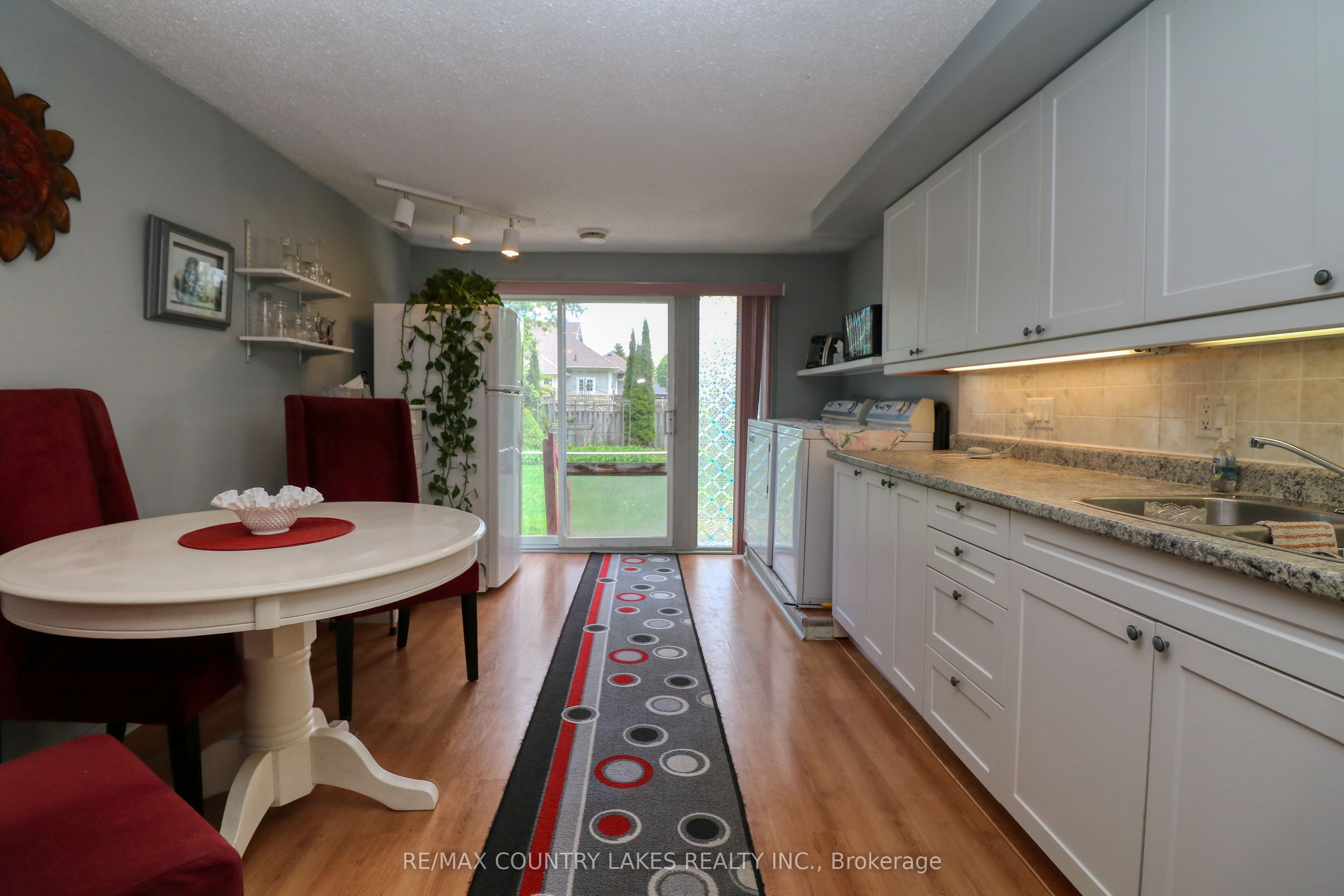 87 Grew Blvd Property Photo 5