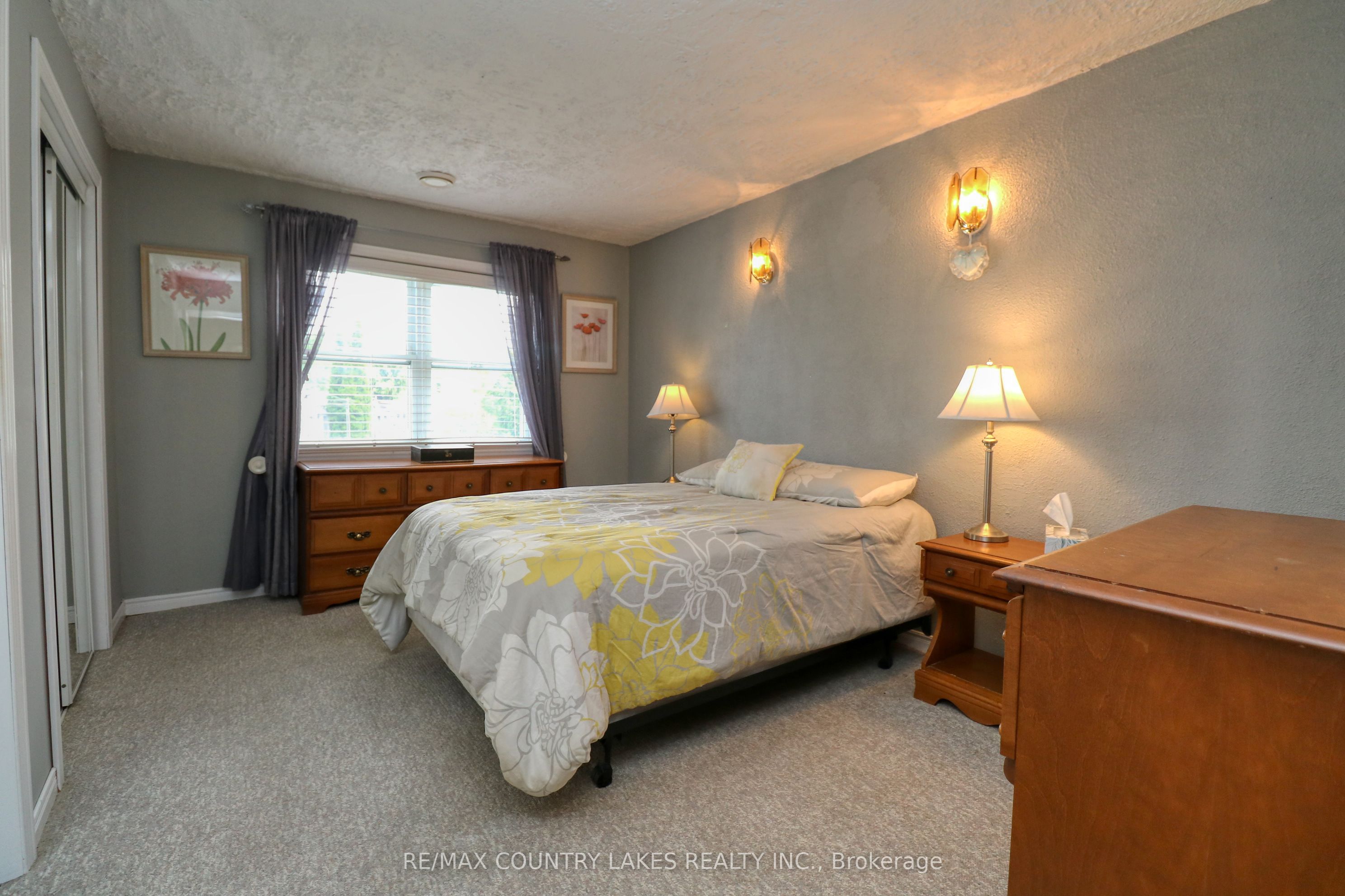 87 Grew Blvd Property Photo 6