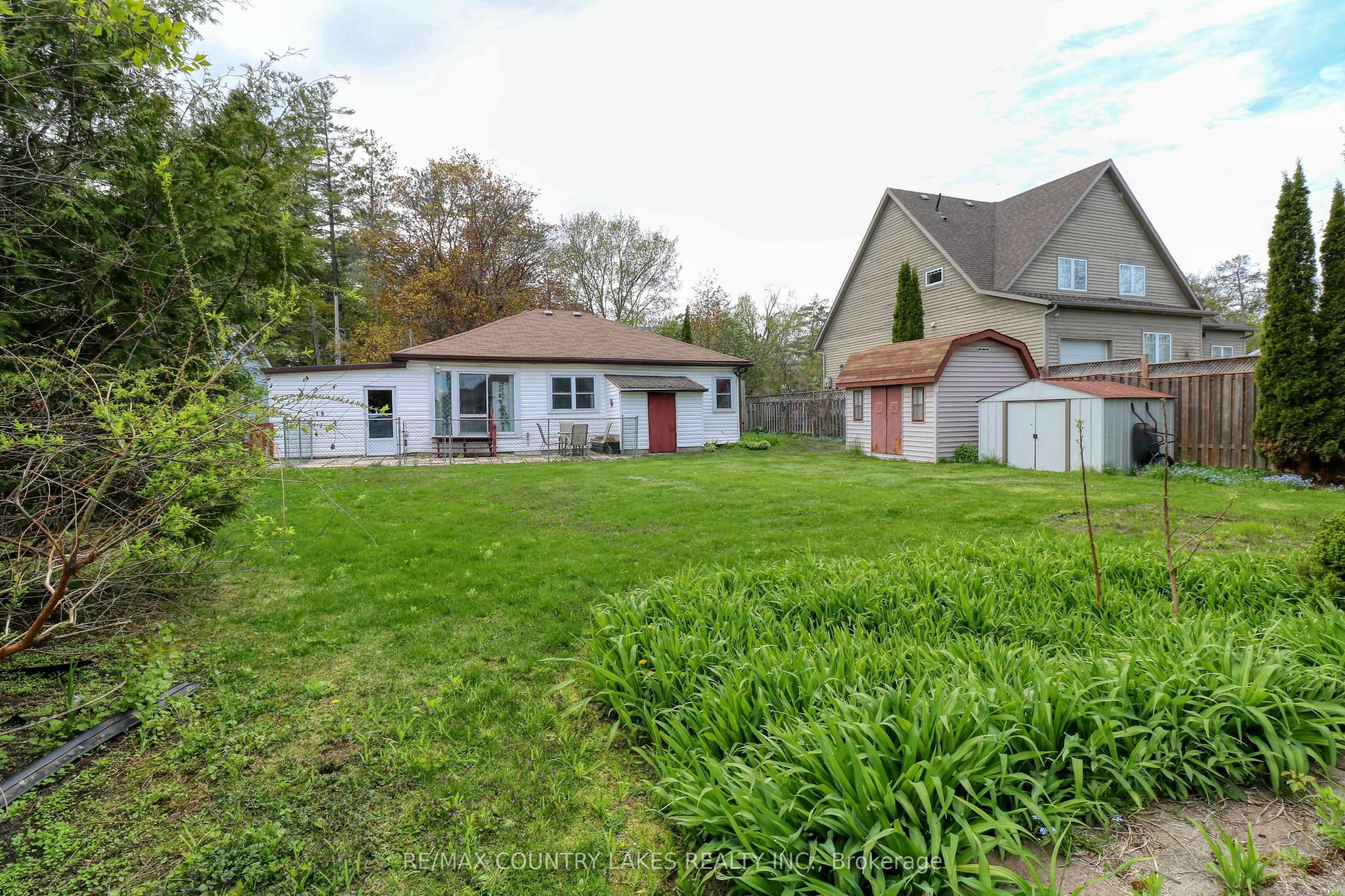 87 Grew Blvd Property Photo 14