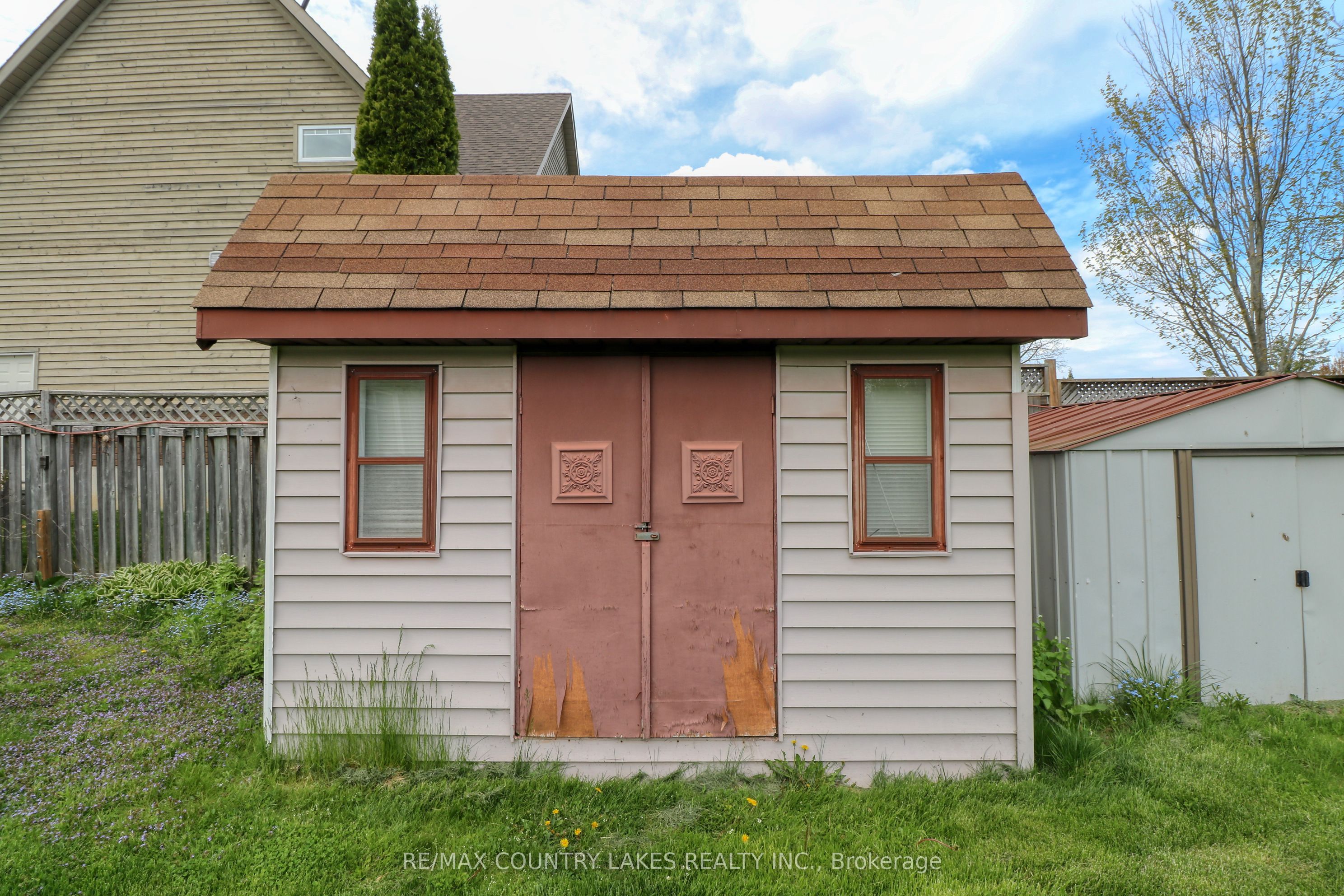 87 Grew Blvd Property Photo 16