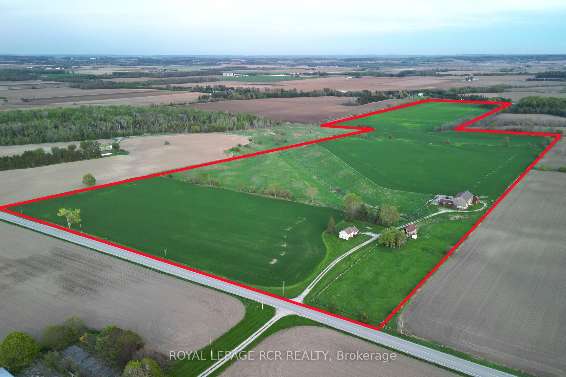 6049 13th Line Property Photo 2