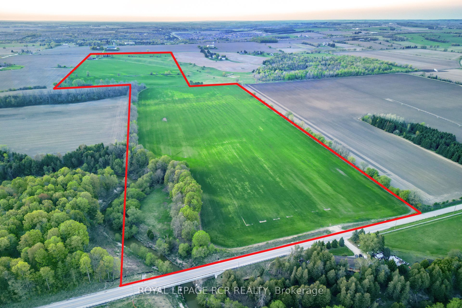 6049 13th Line Property Photo 3
