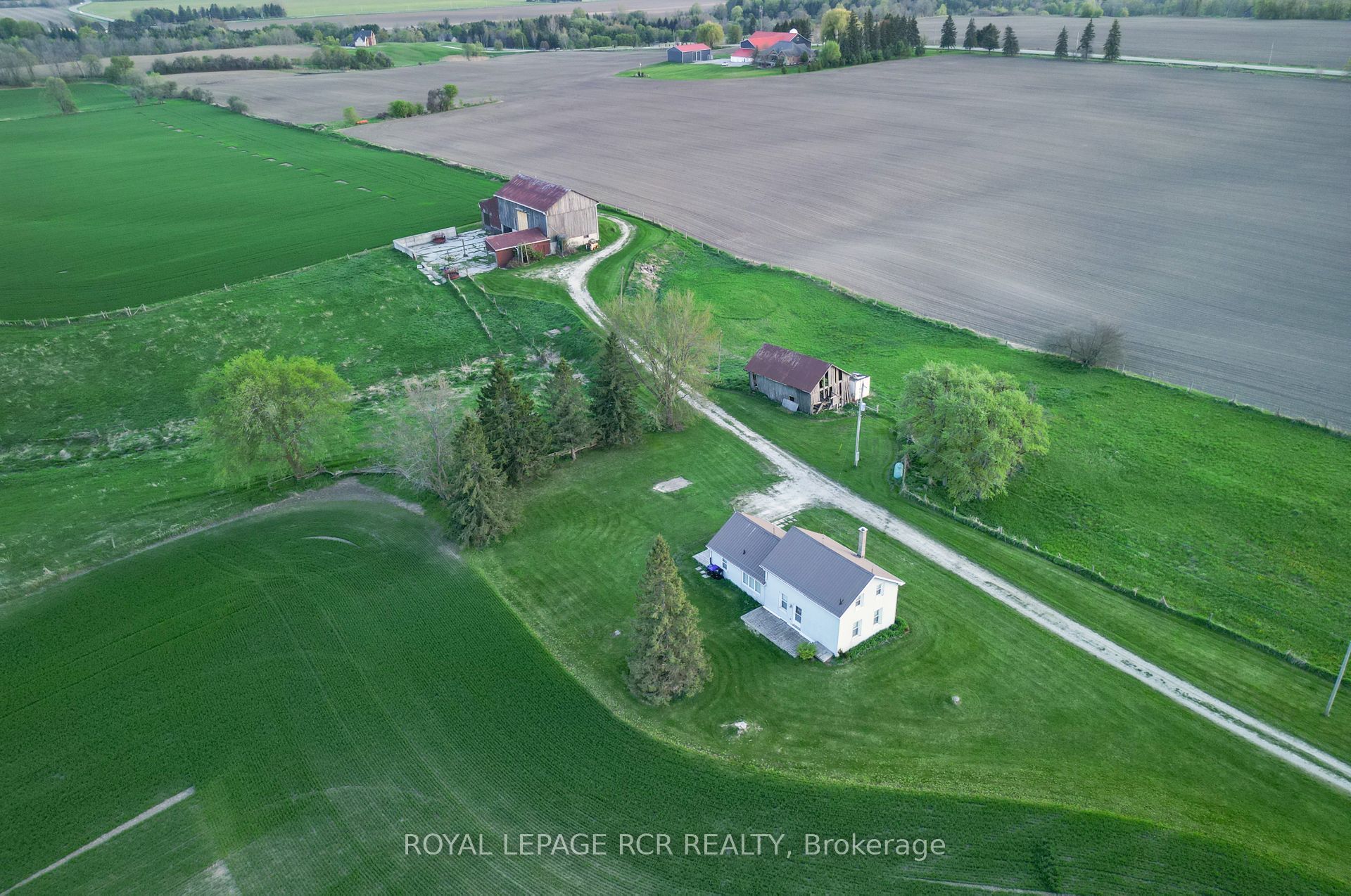 6049 13th Line Property Photo 4