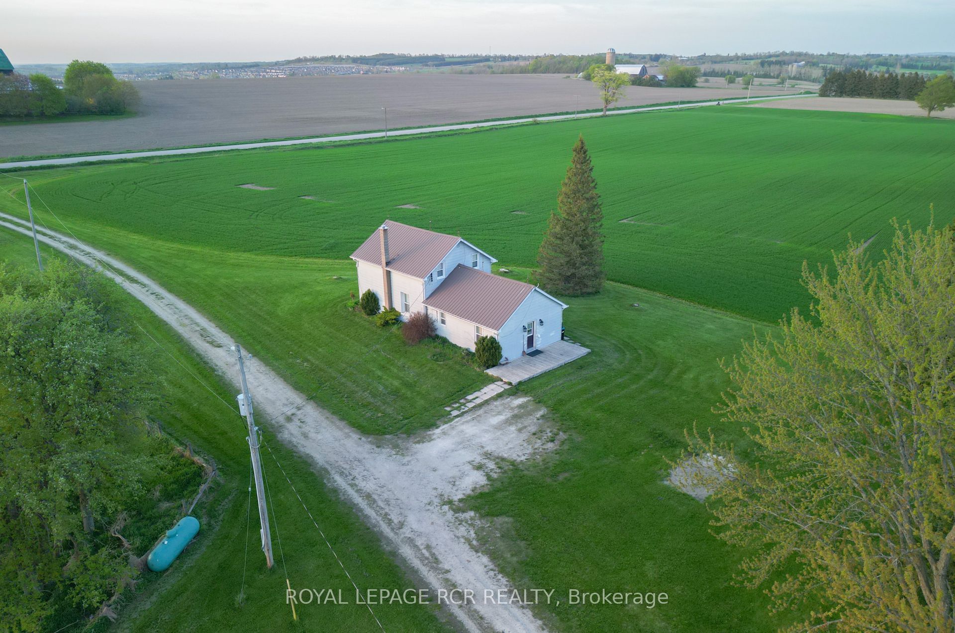 6049 13th Line Property Photo 5