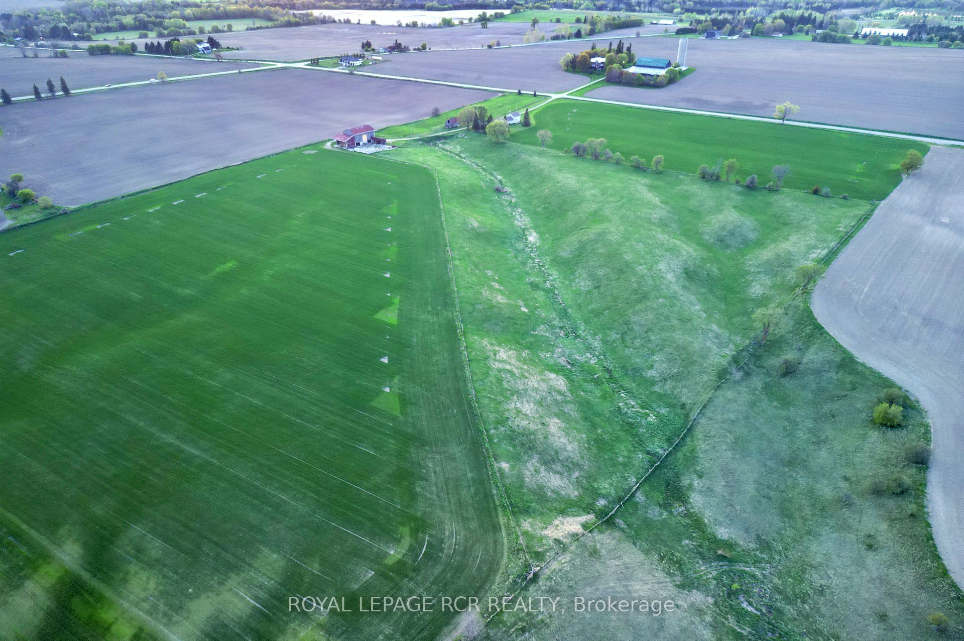 6049 13th Line Property Photo 8
