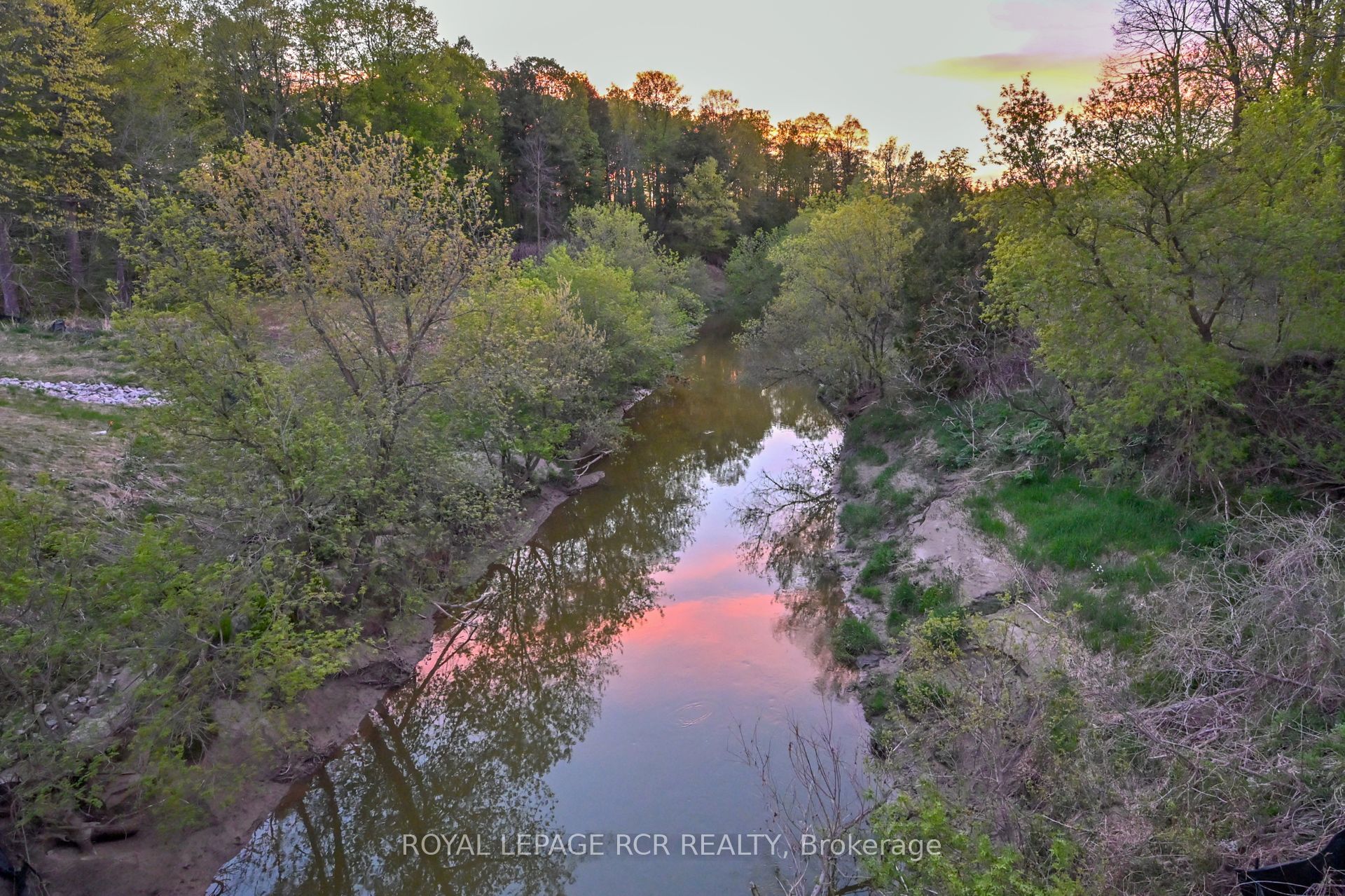 6049 13th Line Property Photo 10