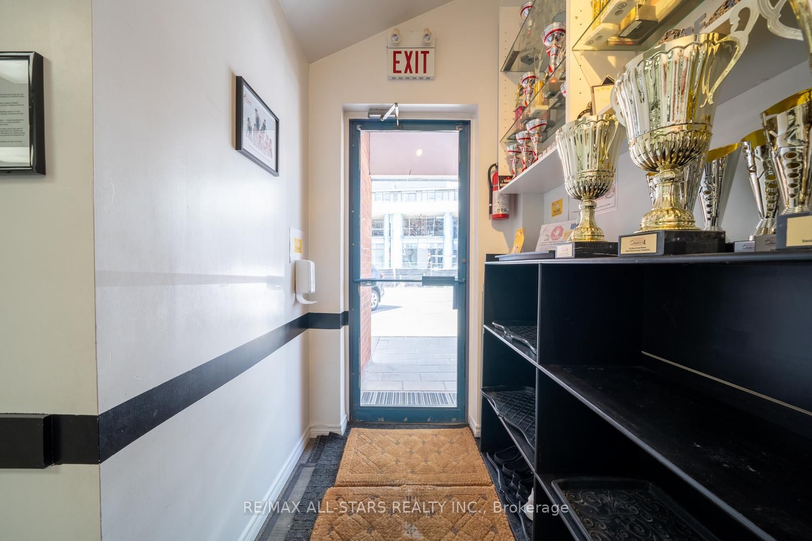 158 Anderson Avenue 6 Property Photo 2