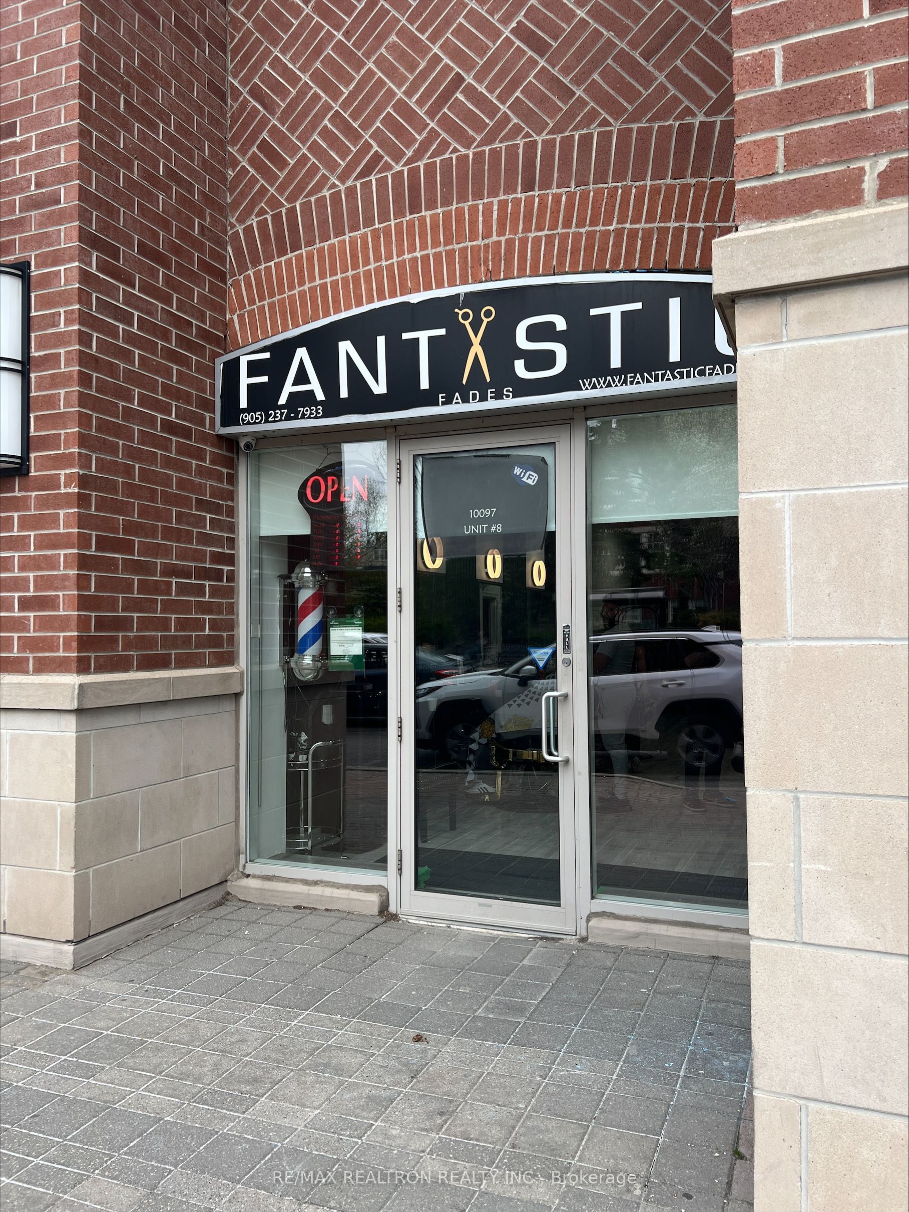 10097 Yonge St Property Photo