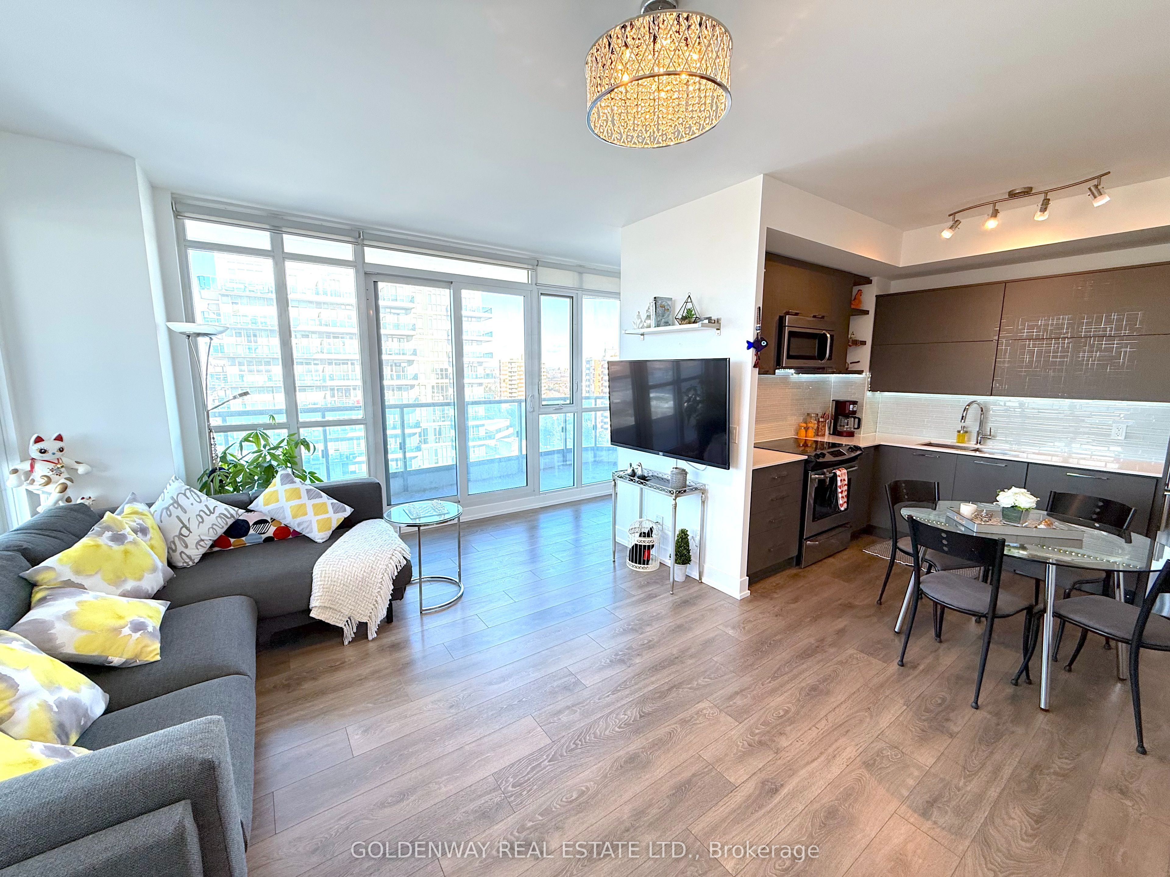 #1515 - 9471 Yonge Street Property Photo 1