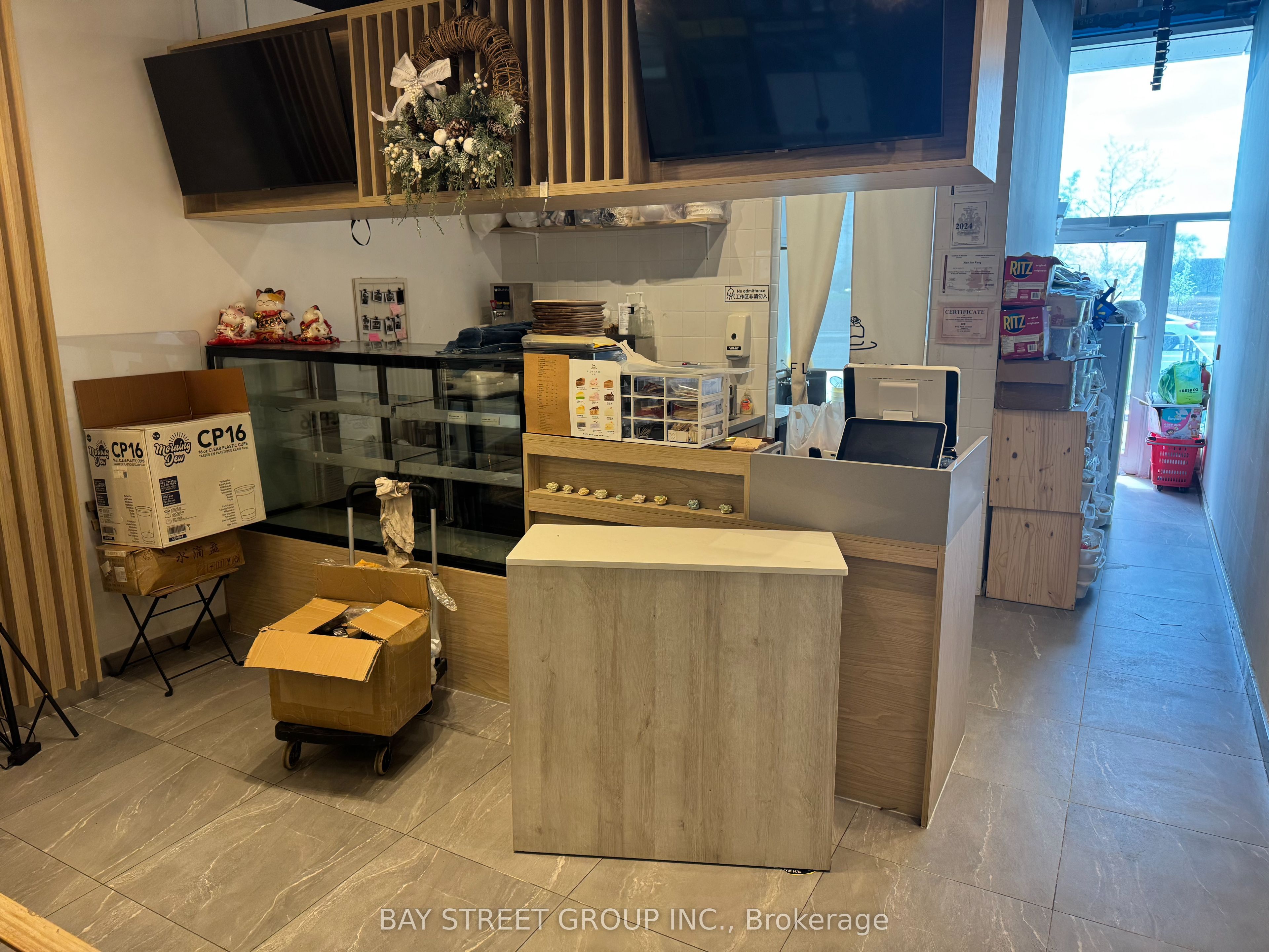 9390 Woodbine Avenue 1cf6 Property Photo 3
