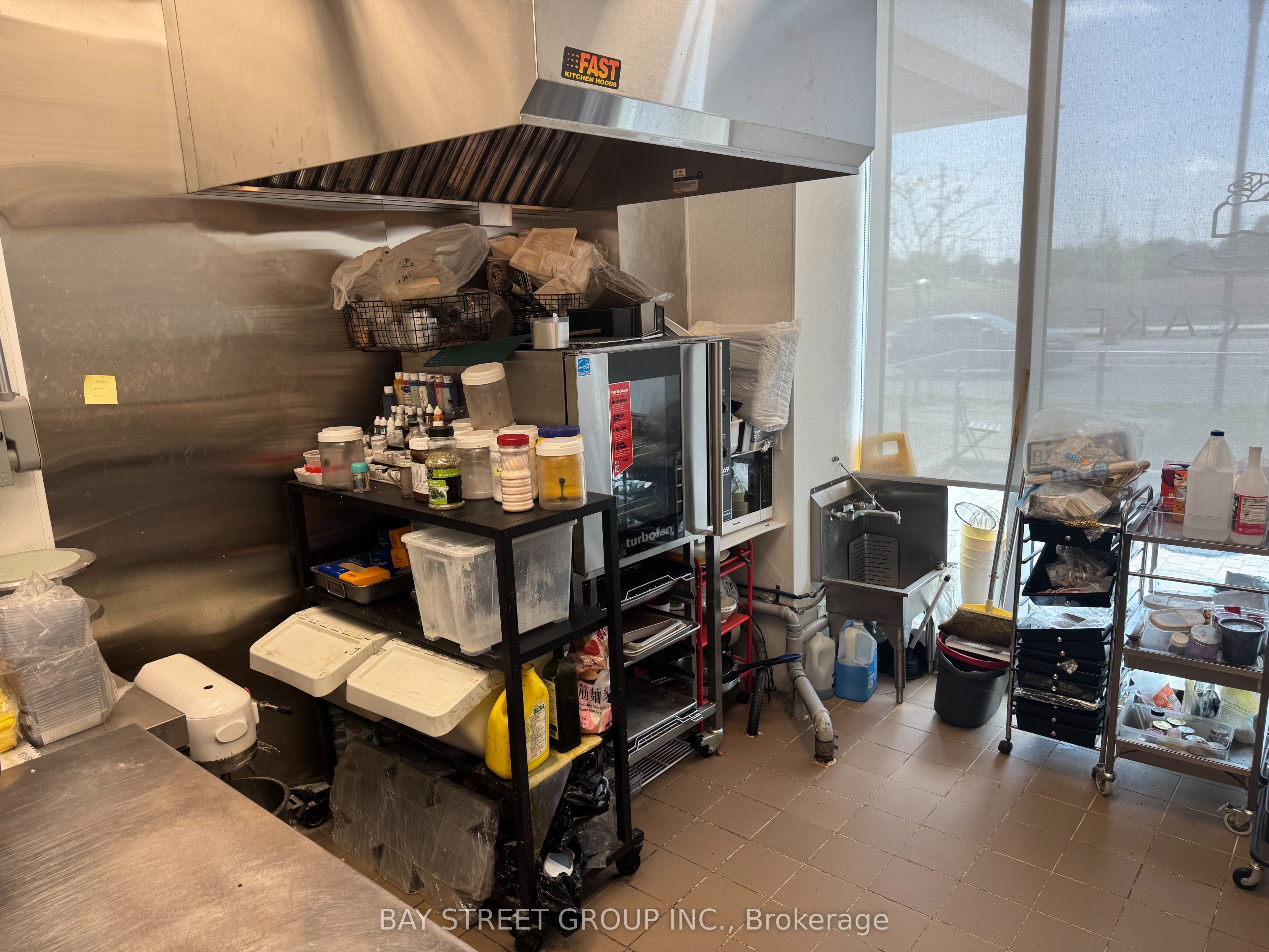 9390 Woodbine Avenue 1cf6 Property Photo 6