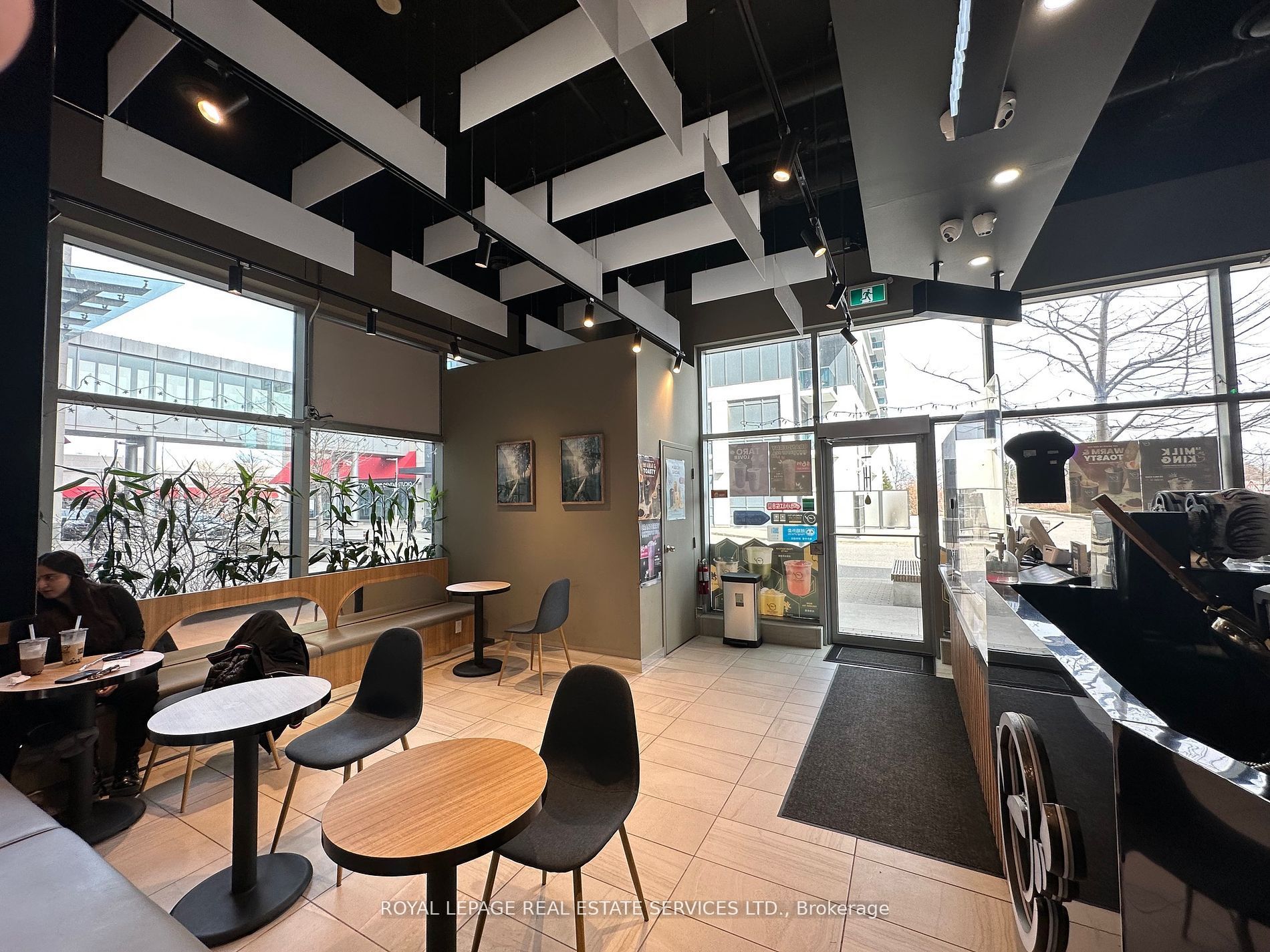 7163 Yonge Street 101 Property Photo 6