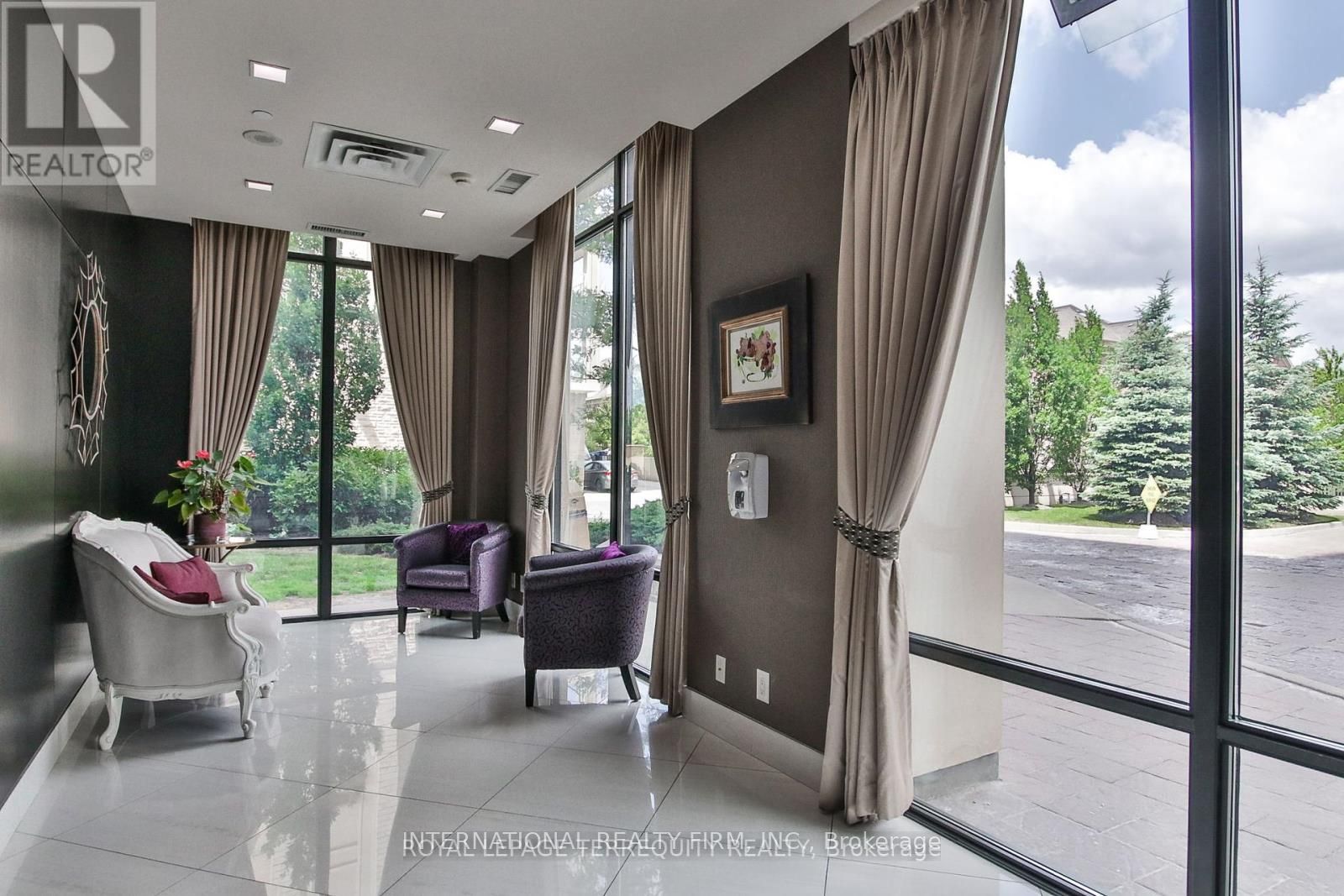 #1004 - 520 Steeles Avenue Property Photo 6