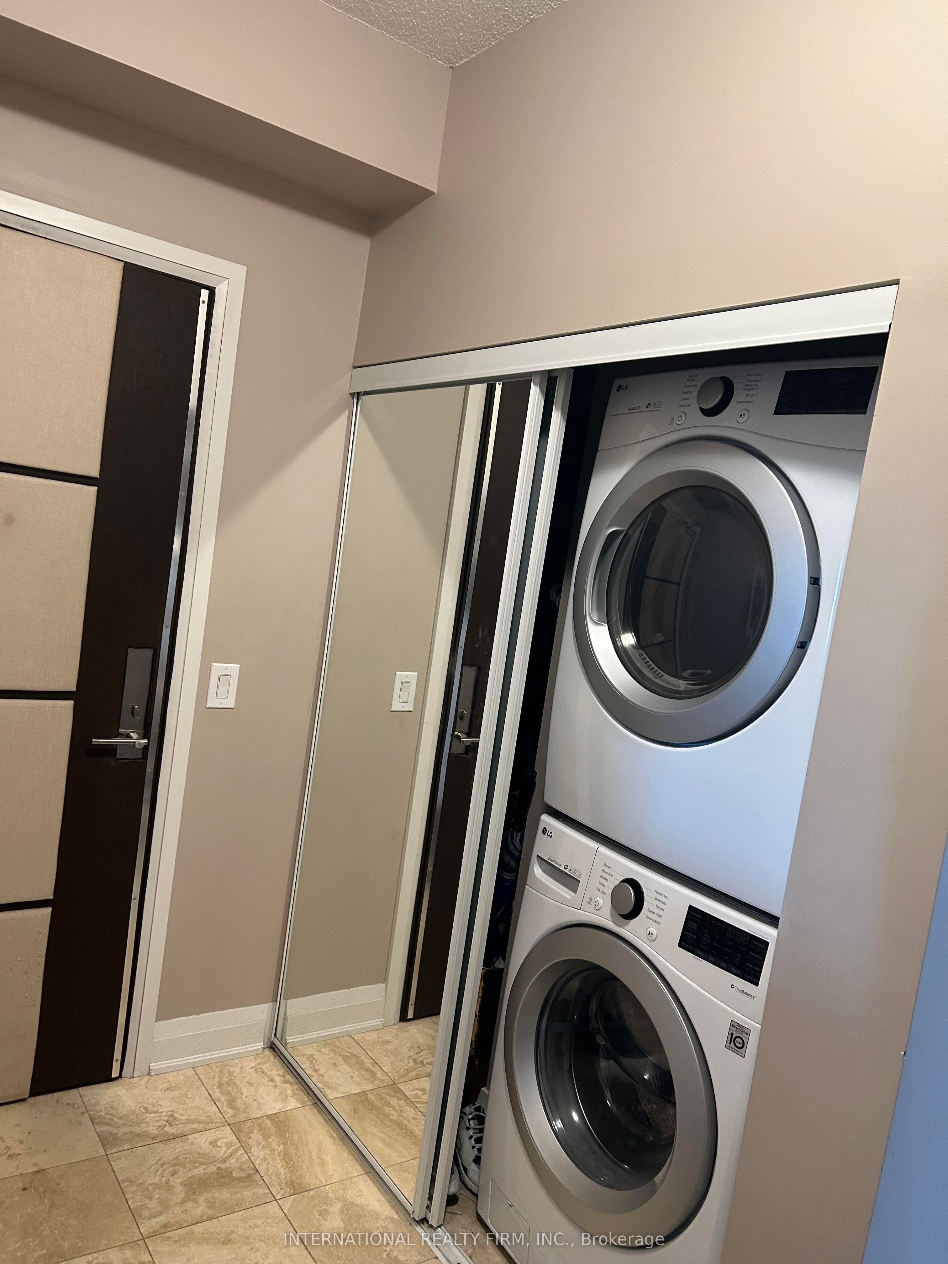 #1004 - 520 Steeles Avenue Property Photo 25