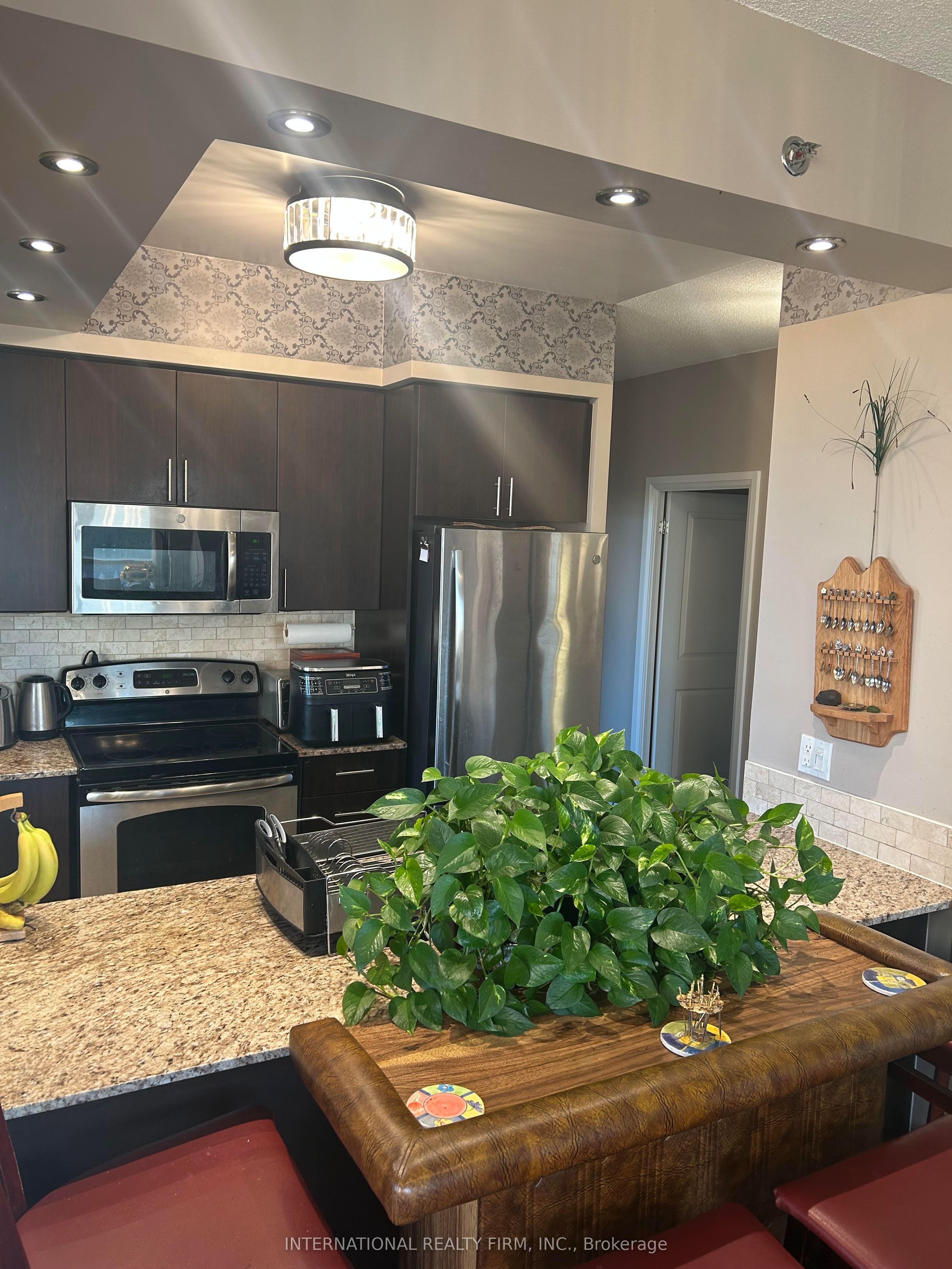 #1004 - 520 Steeles Avenue Property Photo 35