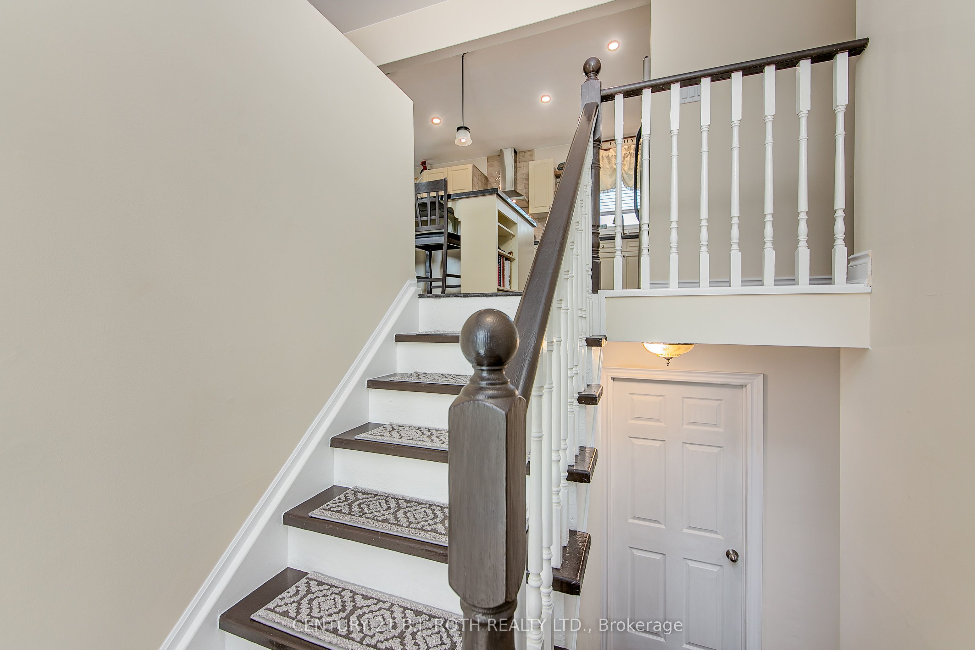 239 Centre Street Property Photo 3
